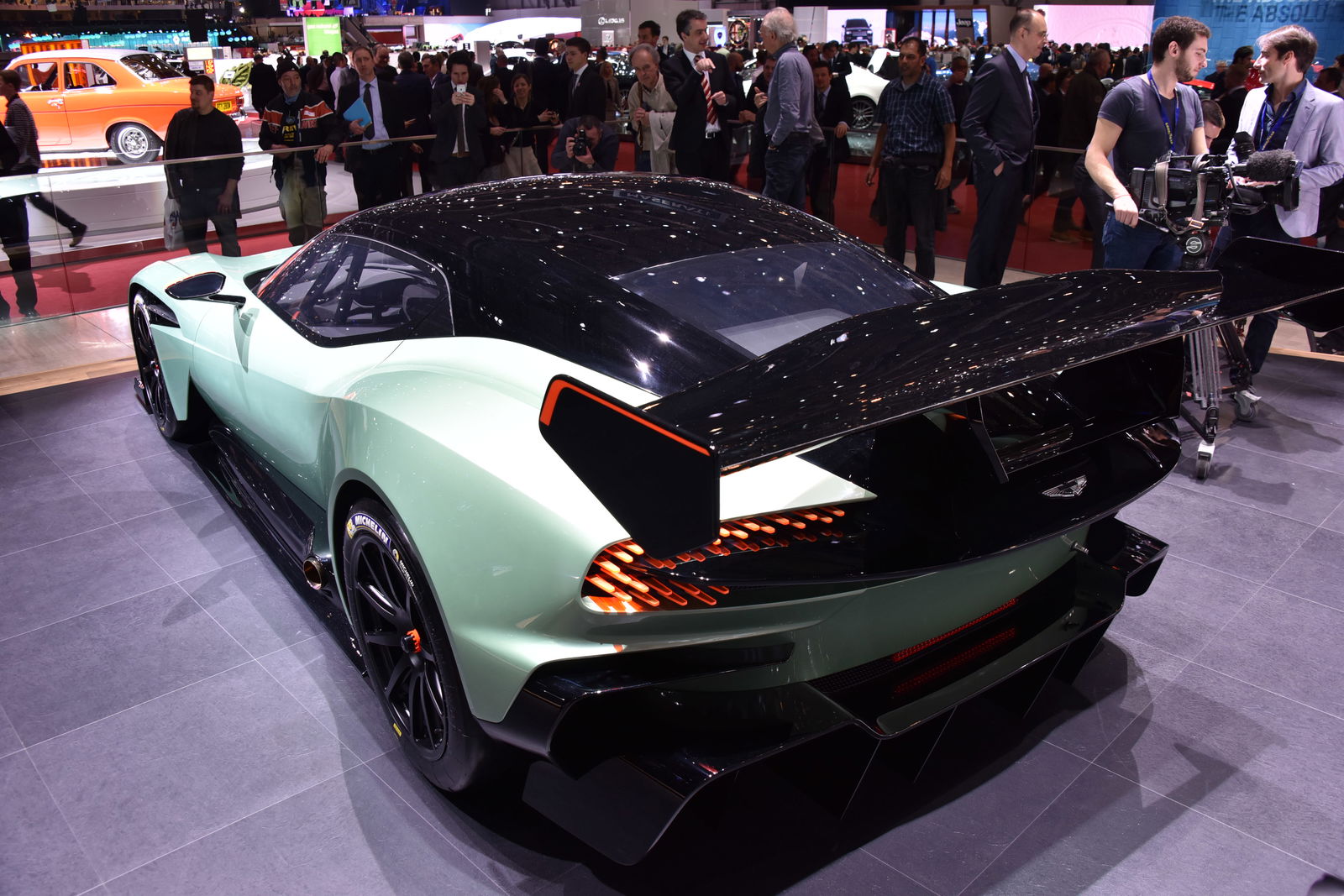 Dive is sent to the rear wheels (345/30/19s) via a six-speed sequential gearbox