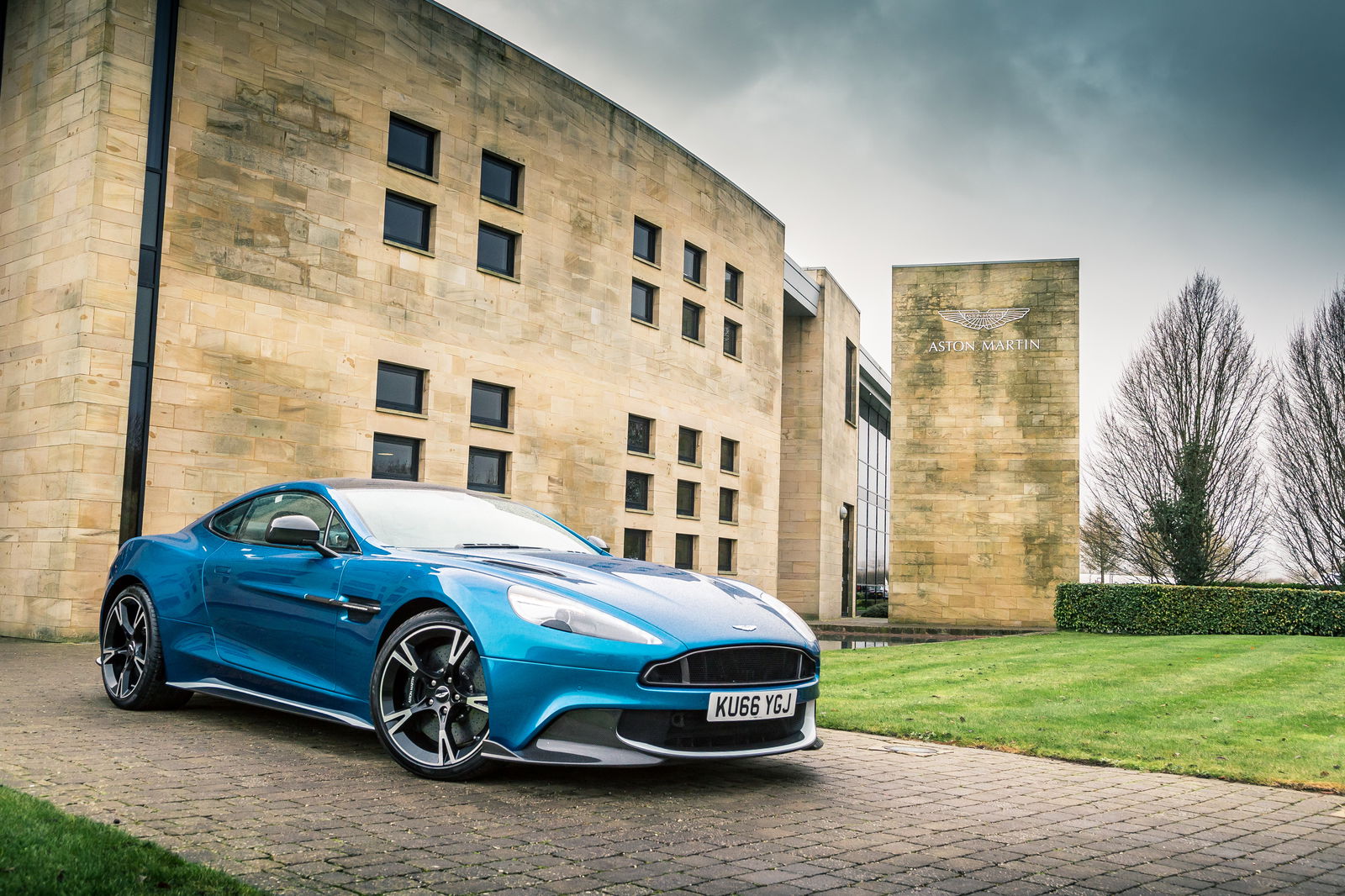 Aston Martin Vanquish S Review: The Old-School V12 Hero That's Better Than Ever