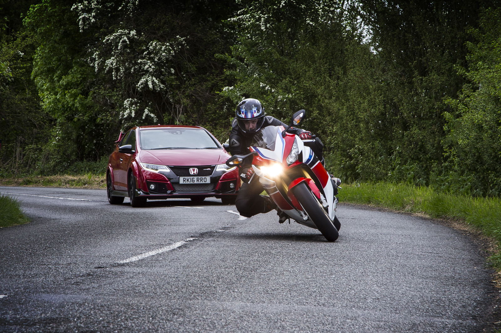 Honda Fireblade SP Vs Civic Type R: Which Is Faster In The Real World?