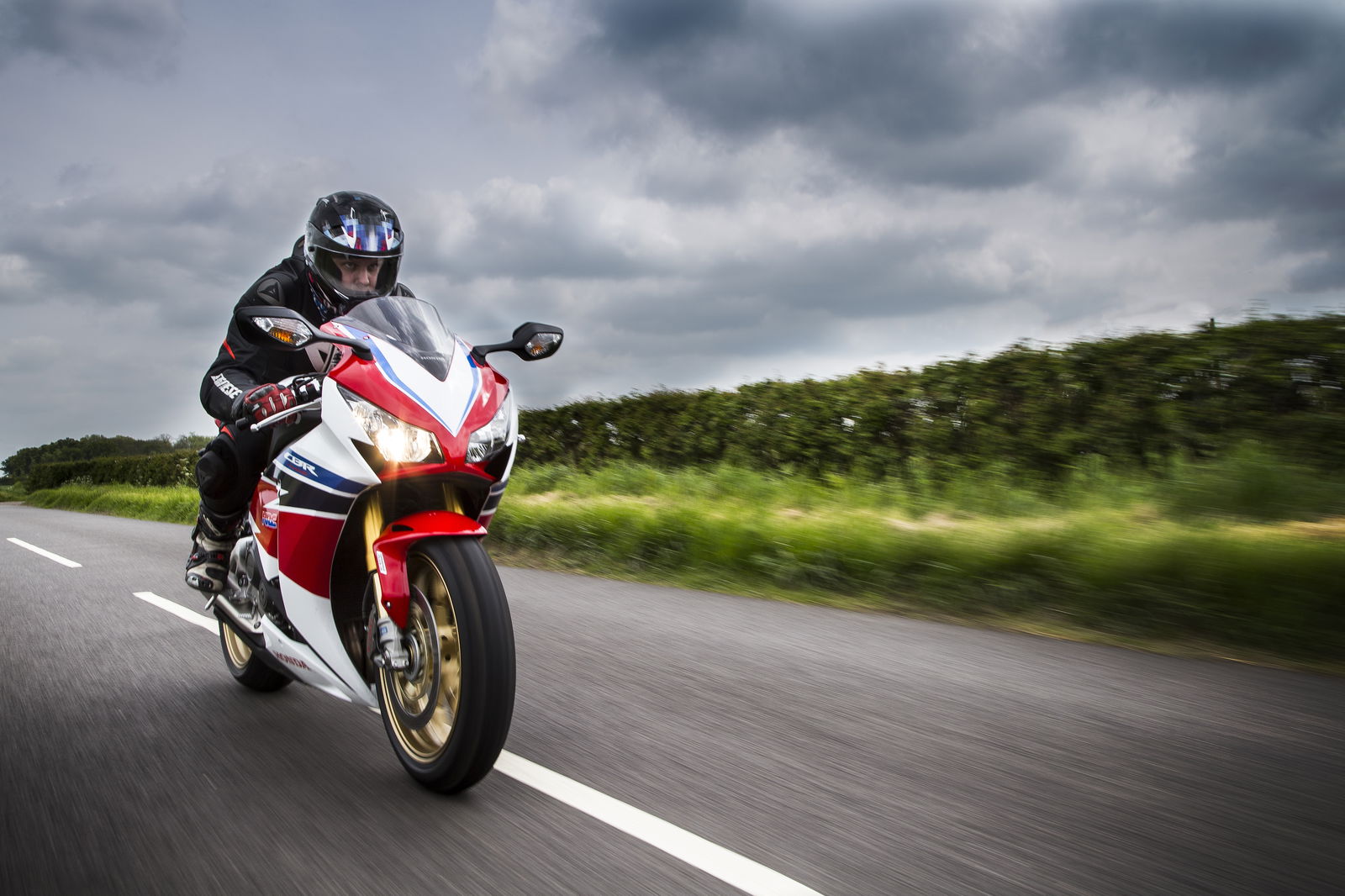 Honda Fireblade SP Vs Civic Type R: Which Is Faster In The Real World?