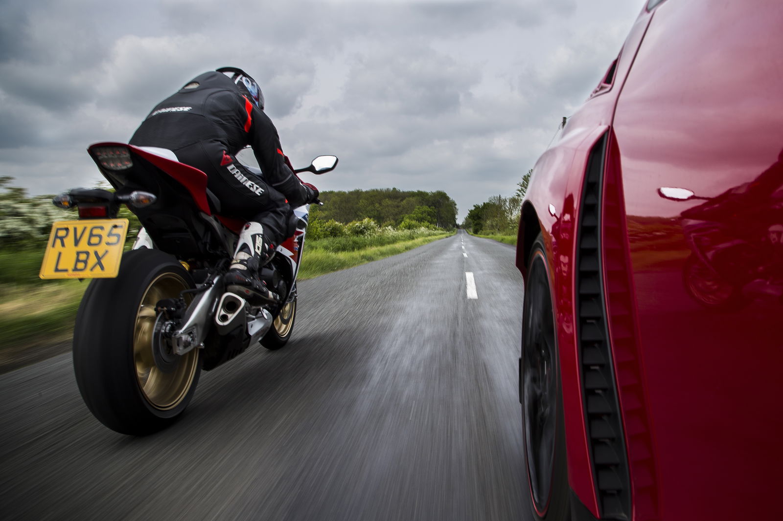 Honda Fireblade SP Vs Civic Type R: Which Is Faster In The Real World?