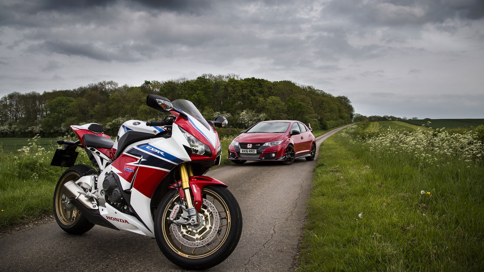 Honda Fireblade SP Vs Civic Type R: Which Is Faster In The Real World?