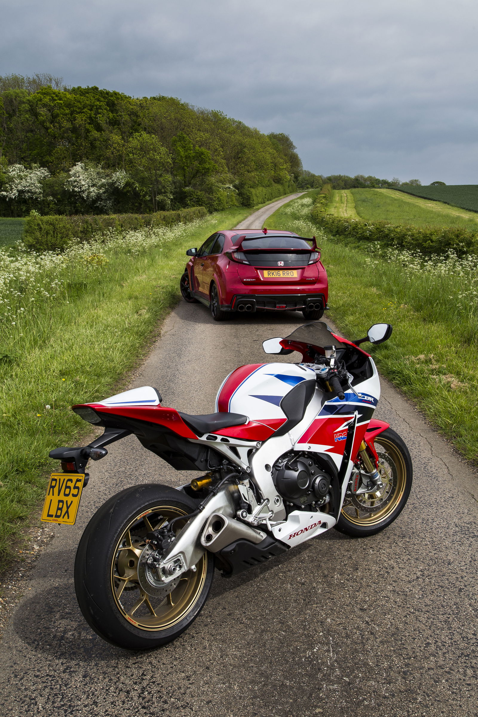 Honda Fireblade SP Vs Civic Type R: Which Is Faster In The Real World?
