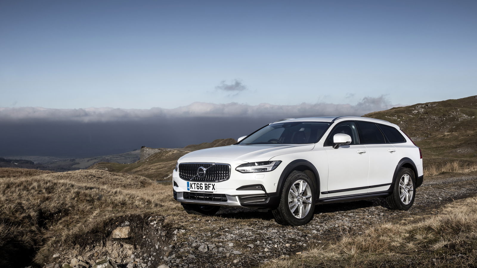 Volvo V90 Cross Country Review: The Weirdly Cool Swede You’ll Want To Get Muddy