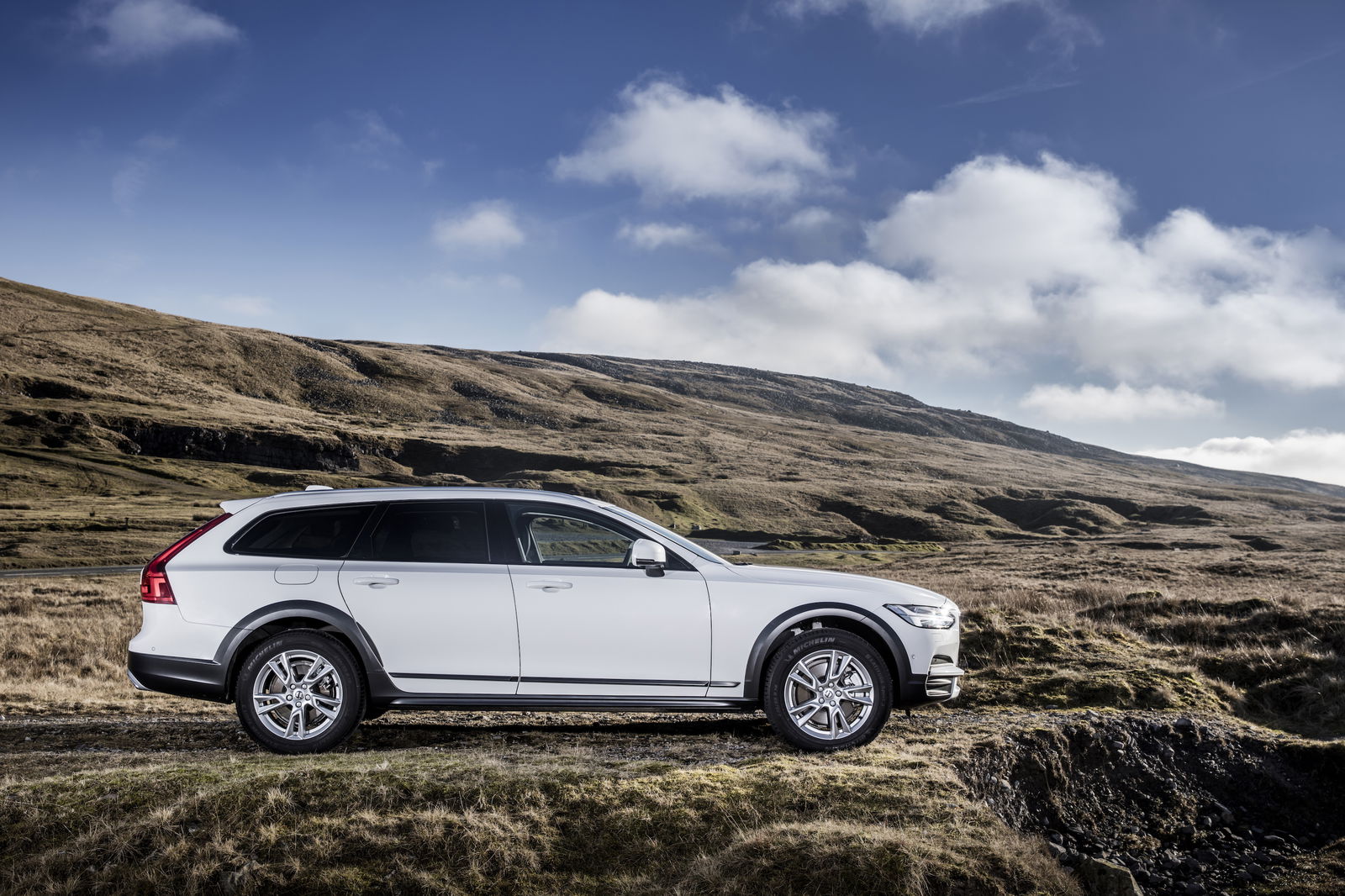Volvo V90 Cross Country Review: The Weirdly Cool Swede You’ll Want To Get Muddy