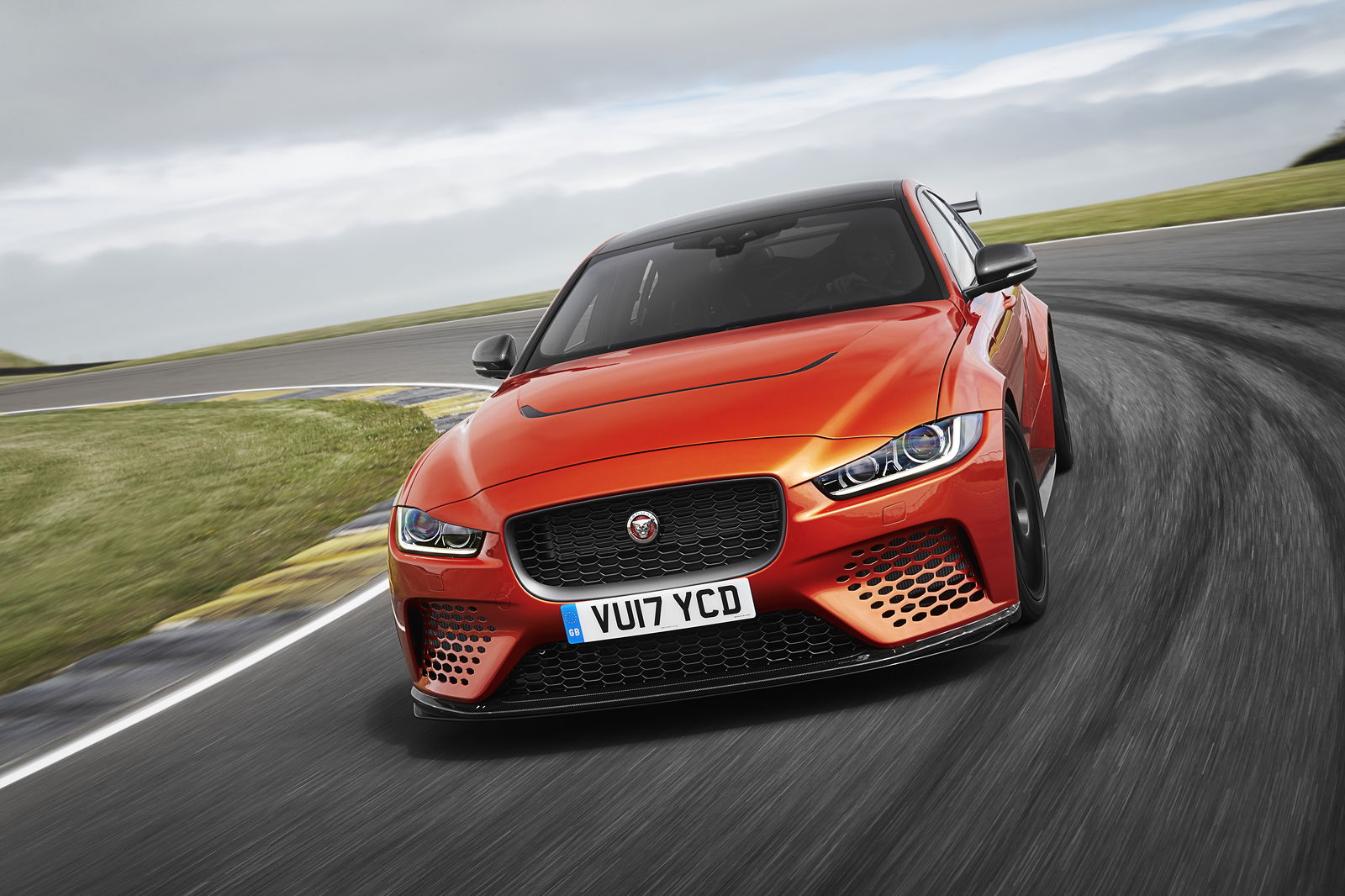 8 Things You Need To Know About The 592bhp Jaguar XE SV Project 8