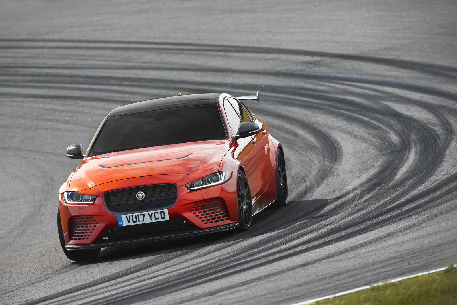 8 Things You Need To Know About The 592bhp Jaguar XE SV Project 8
