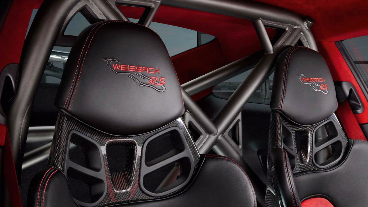 The Weissach package normally uses this titanium roll cage