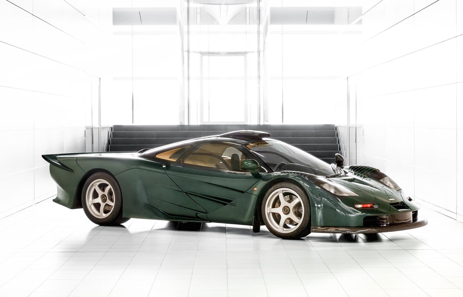 Green Paint And Tan Leather Makes Us Want This Limited 570GT Badly