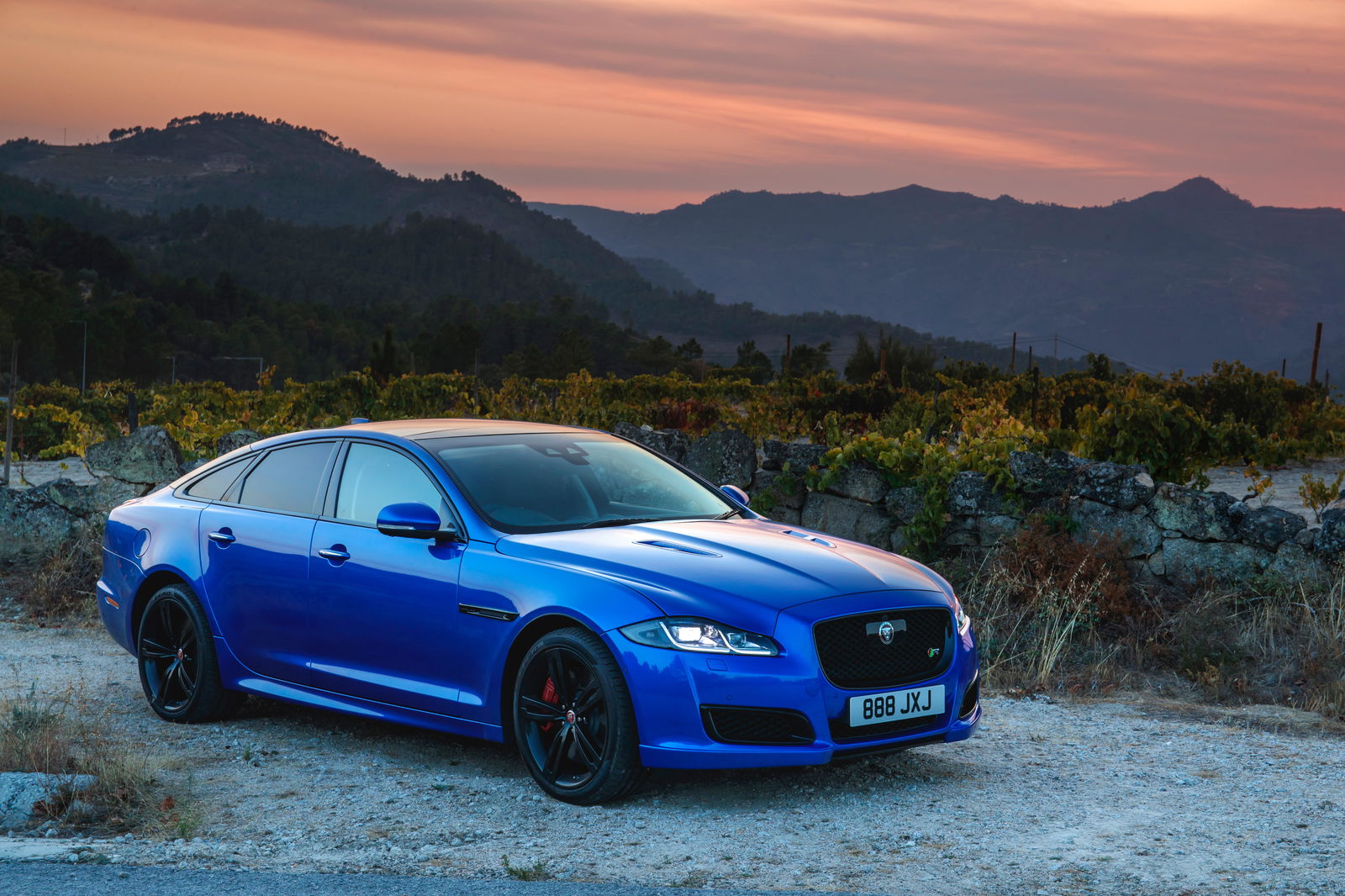 Jaguar XJR 575 Review: Outdated, Silly, And Thoroughly Brilliant