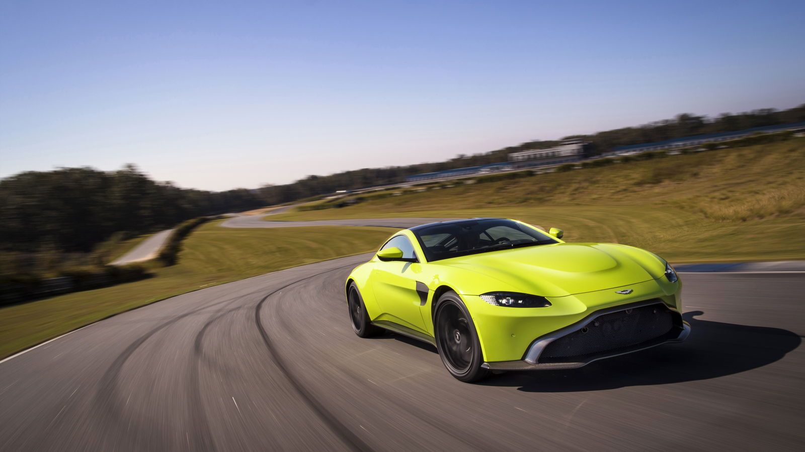 The New Aston Martin Vantage Is Here To Pick A Fight With The 911