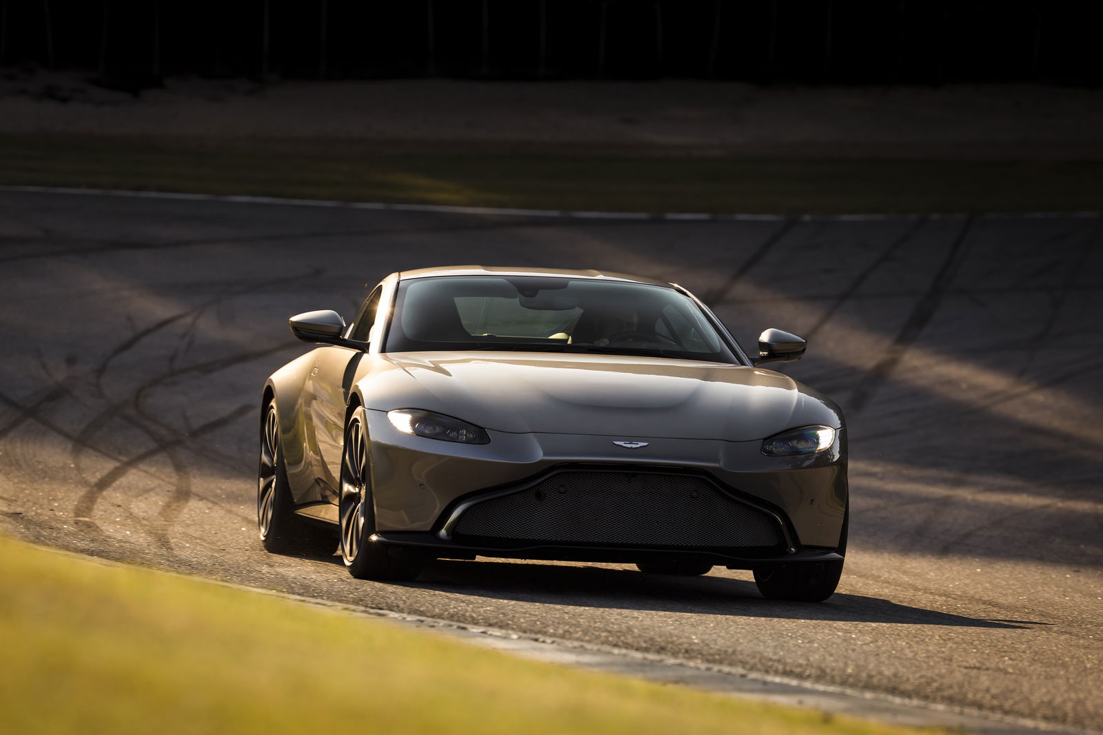 The New Aston Martin Vantage Is Here To Pick A Fight With The 911