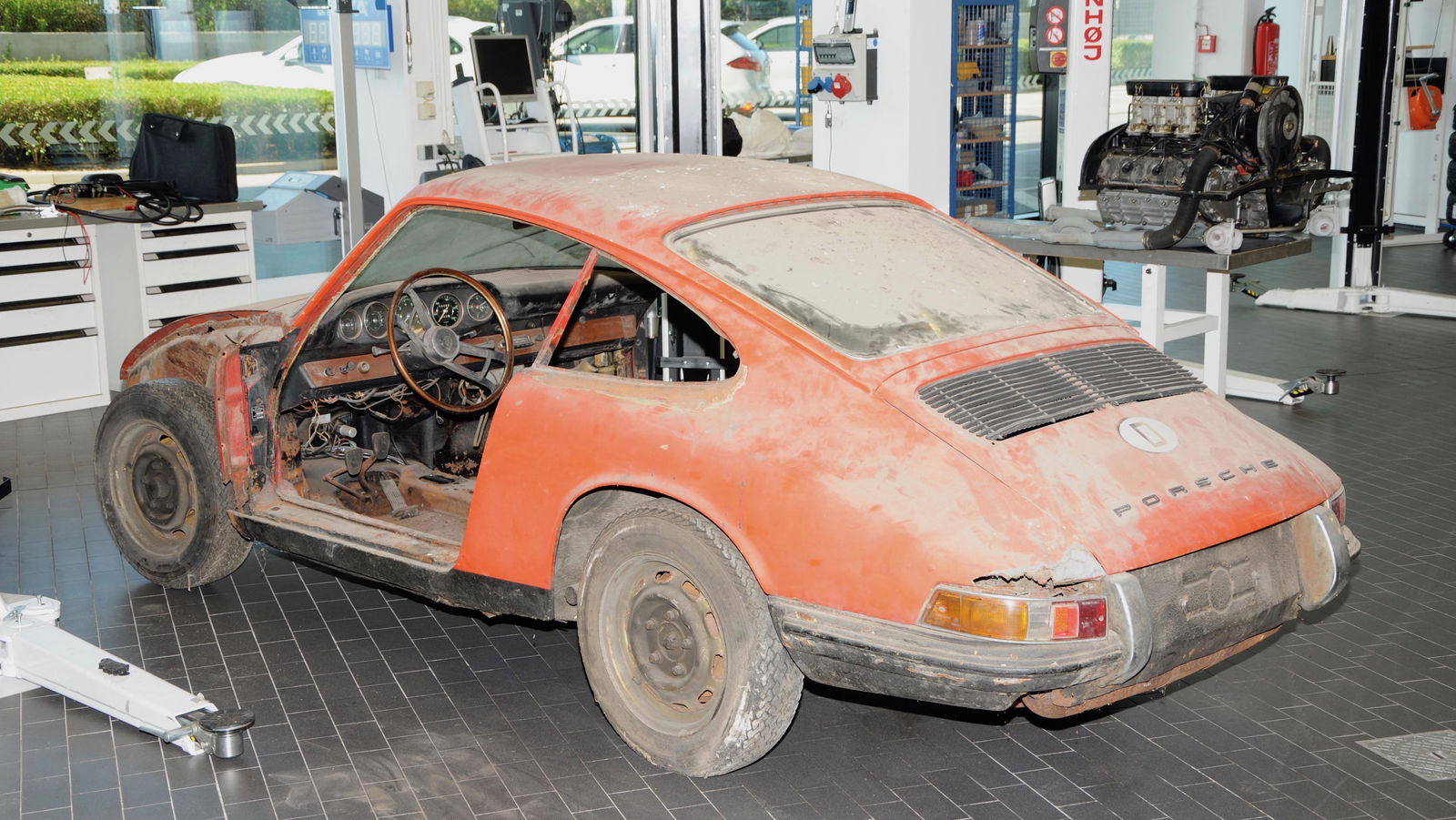The Porsche Museum Just Finished Restoring Its Oldest 911, And We're In Love
