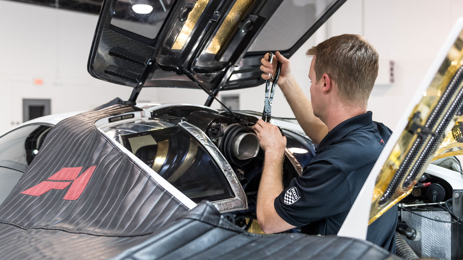 These Pics Of McLaren's New US F1 Service Centre Are Jaw Dropping