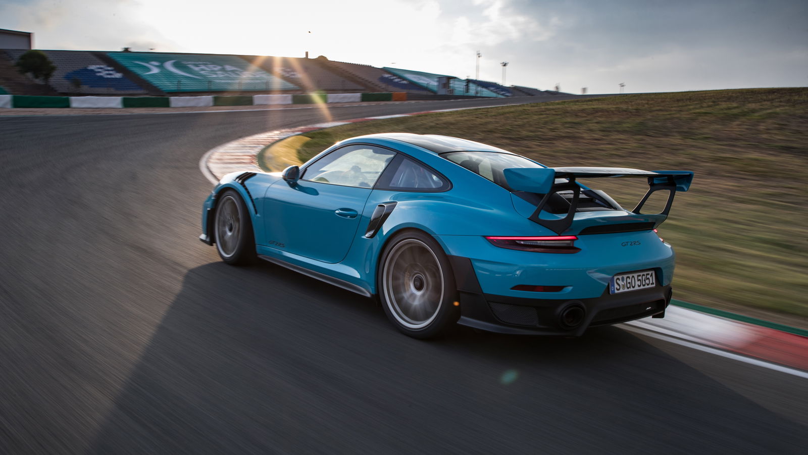 These 30 Car Pics Are Epic Wallpaper Material