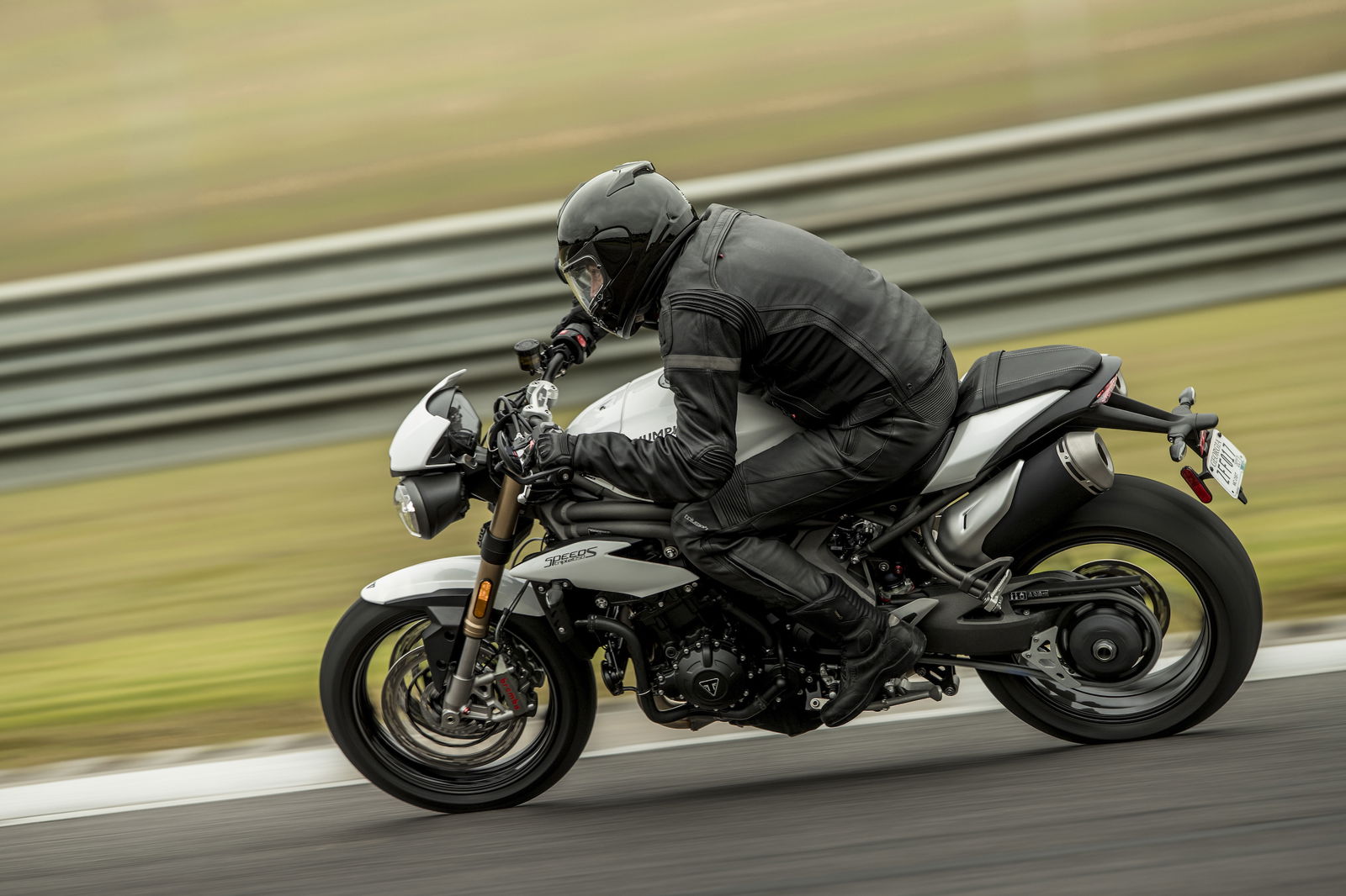 The New Triumph Speed Triple Is Here With 148bhp And Carbonfibre Bits