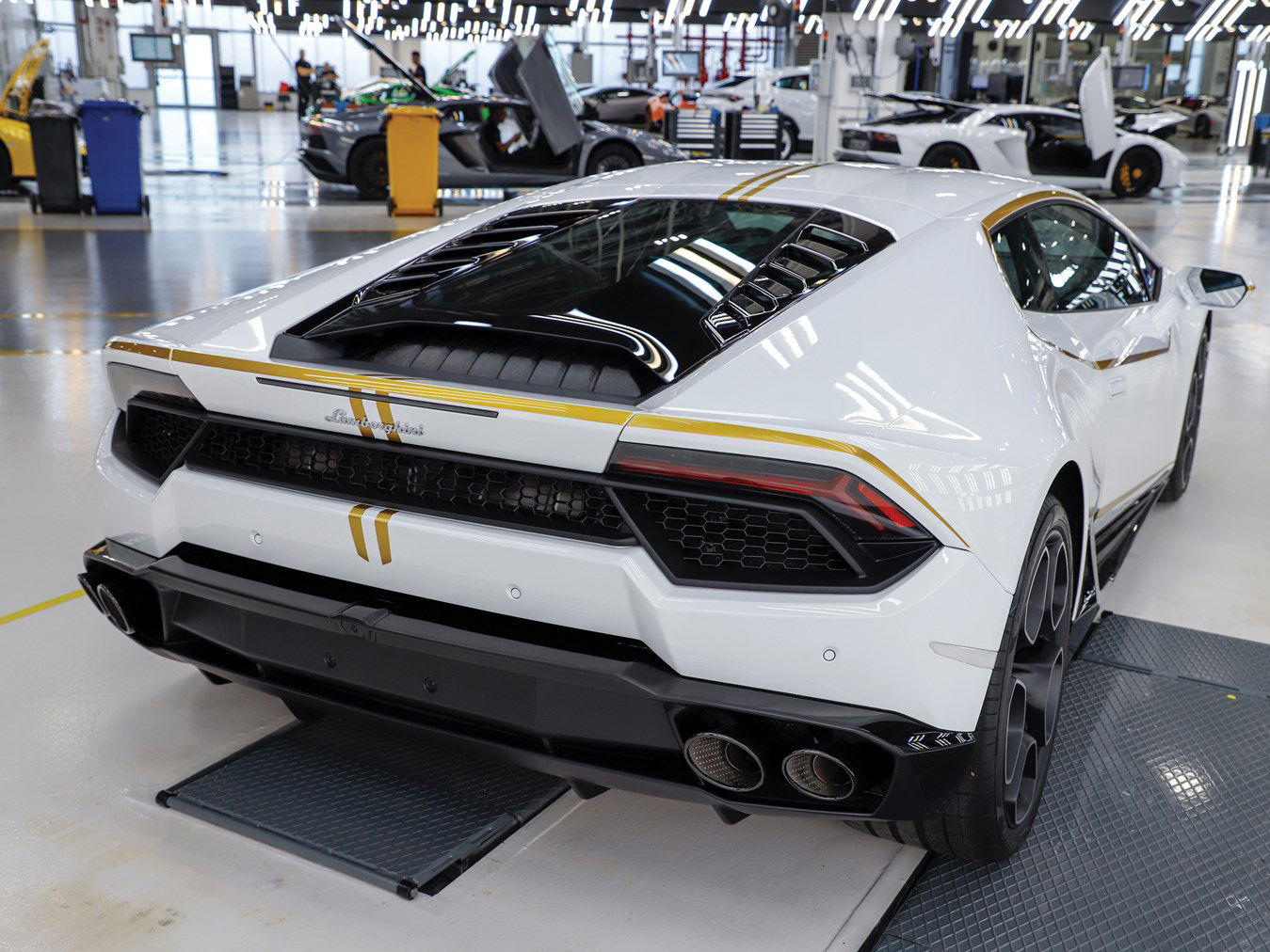 Holy Cow: The Pope's RWD Lamborghini Huracan Is Up For Auction