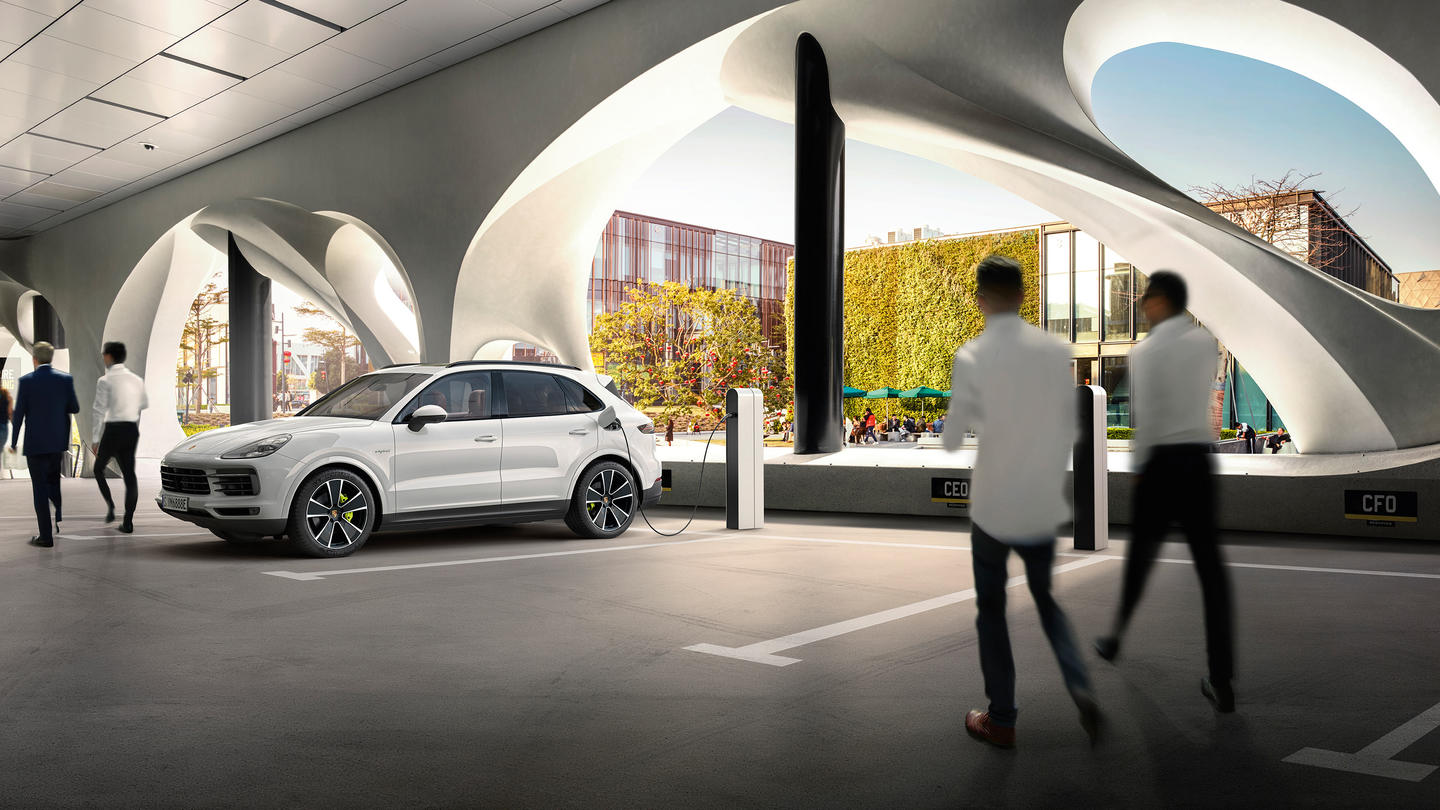 The 918-Inspired Porsche Cayenne E-Hybrid Is Quicker Than You Might Think