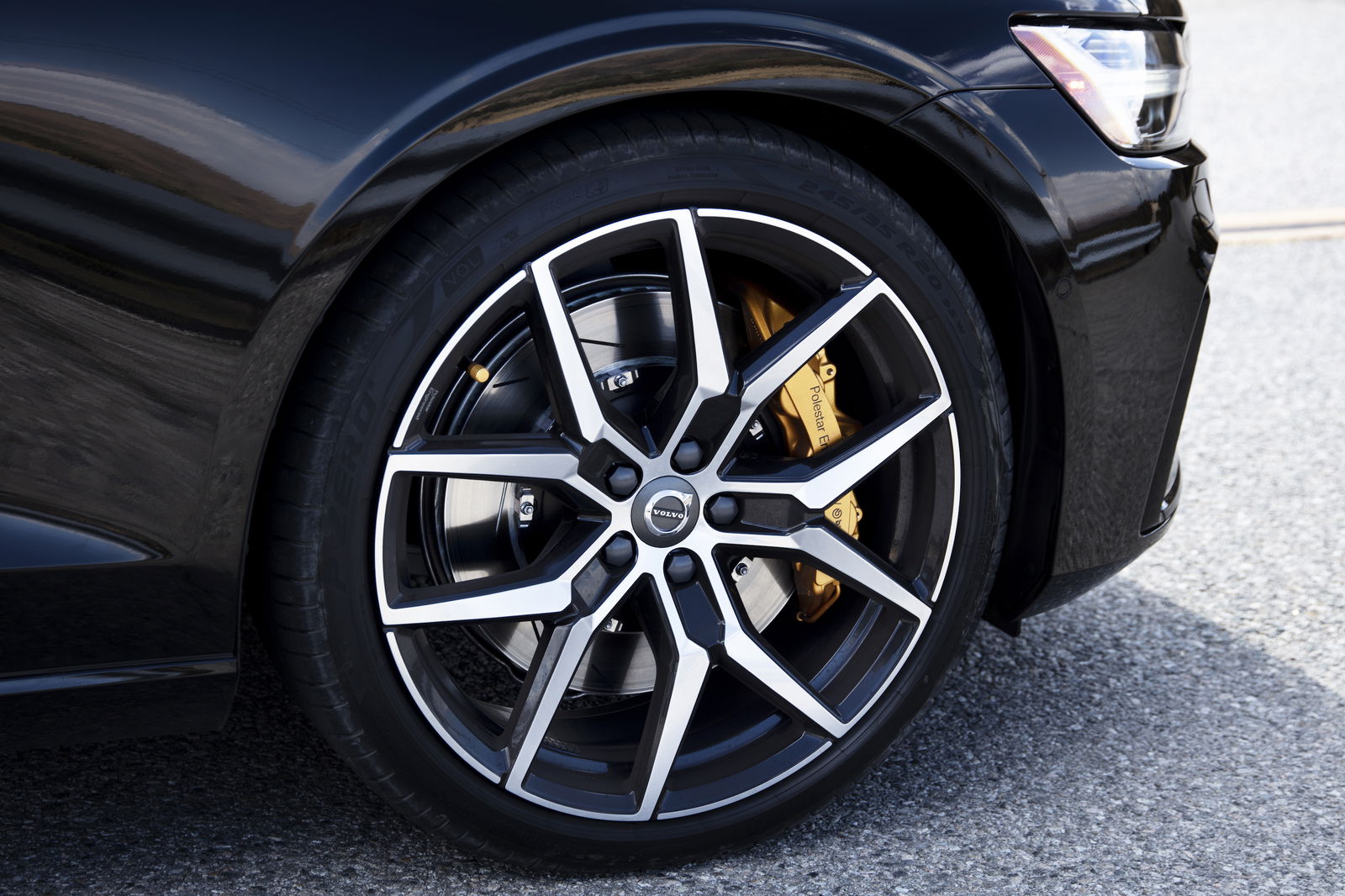 Inconsistent pedal feedback is a common problem with hybrids, but the S60 T8 fares worse in this regard than many rivals