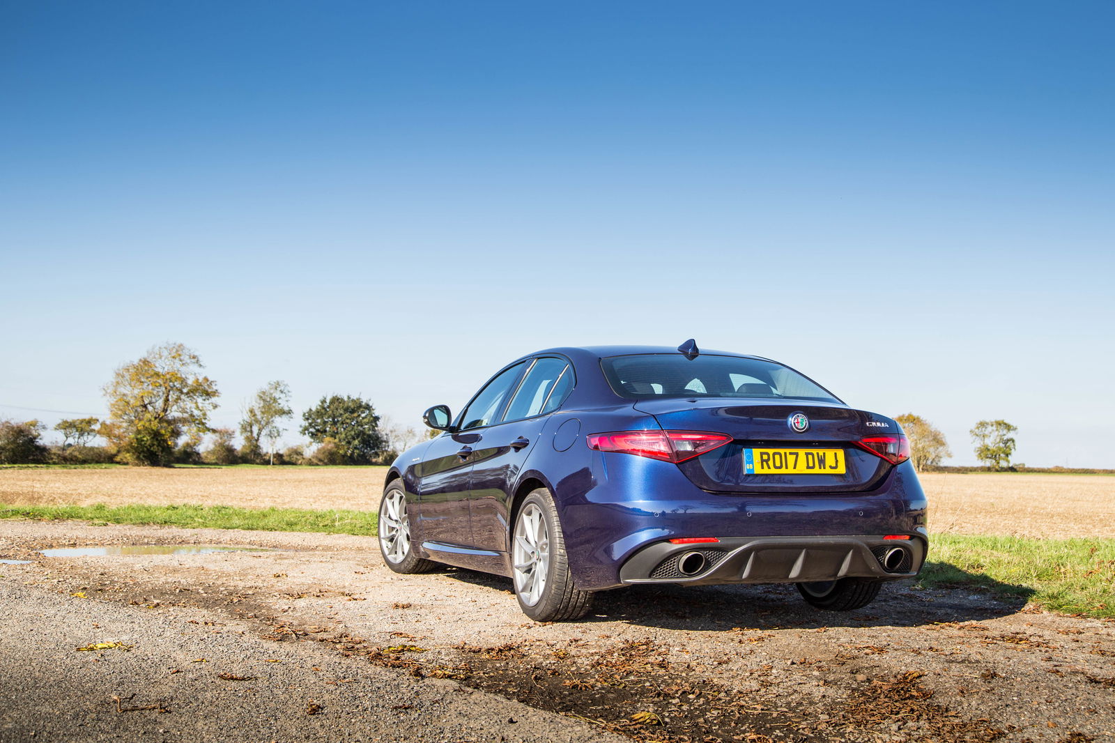 The Giulia Veloce looks handsome even in a more subdued colour like Monte Carlo Blue