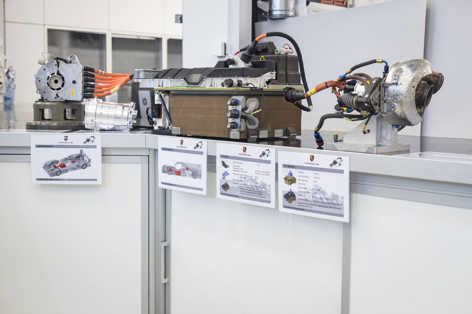 Take A Look At The Naked Details Of The Porsche 919 Hybrid LMP1 Car