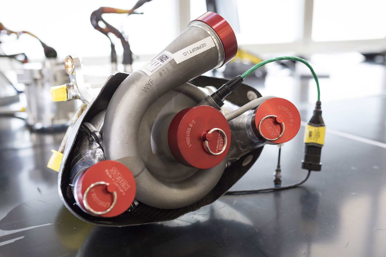 Take A Look At The Naked Details Of The Porsche 919 Hybrid LMP1 Car