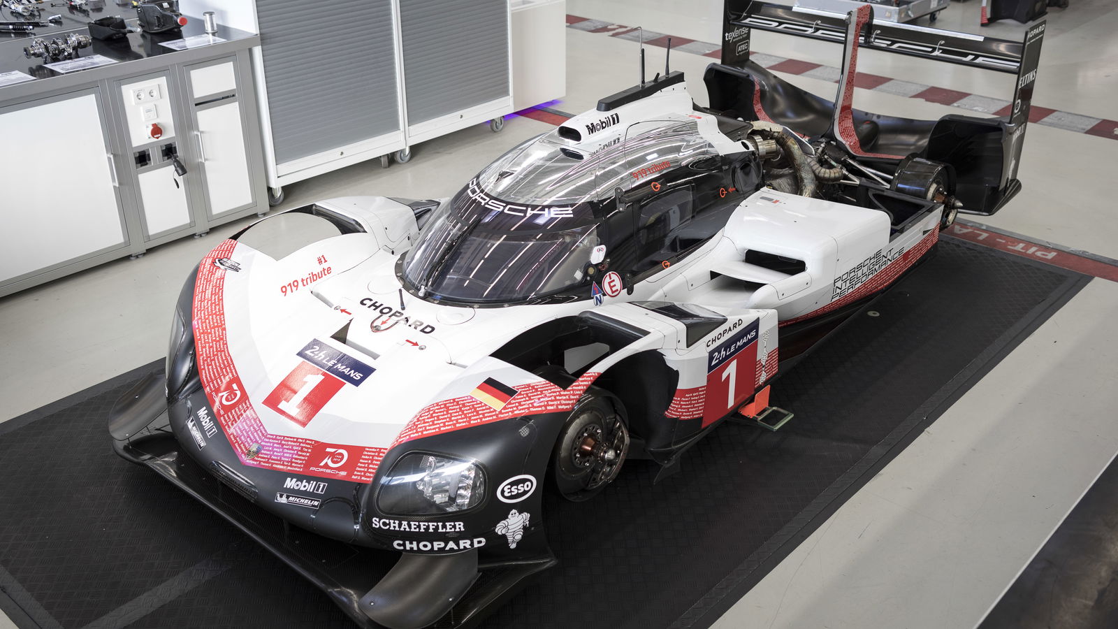 Take A Look At The Naked Details Of The Porsche 919 Hybrid LMP1 Car