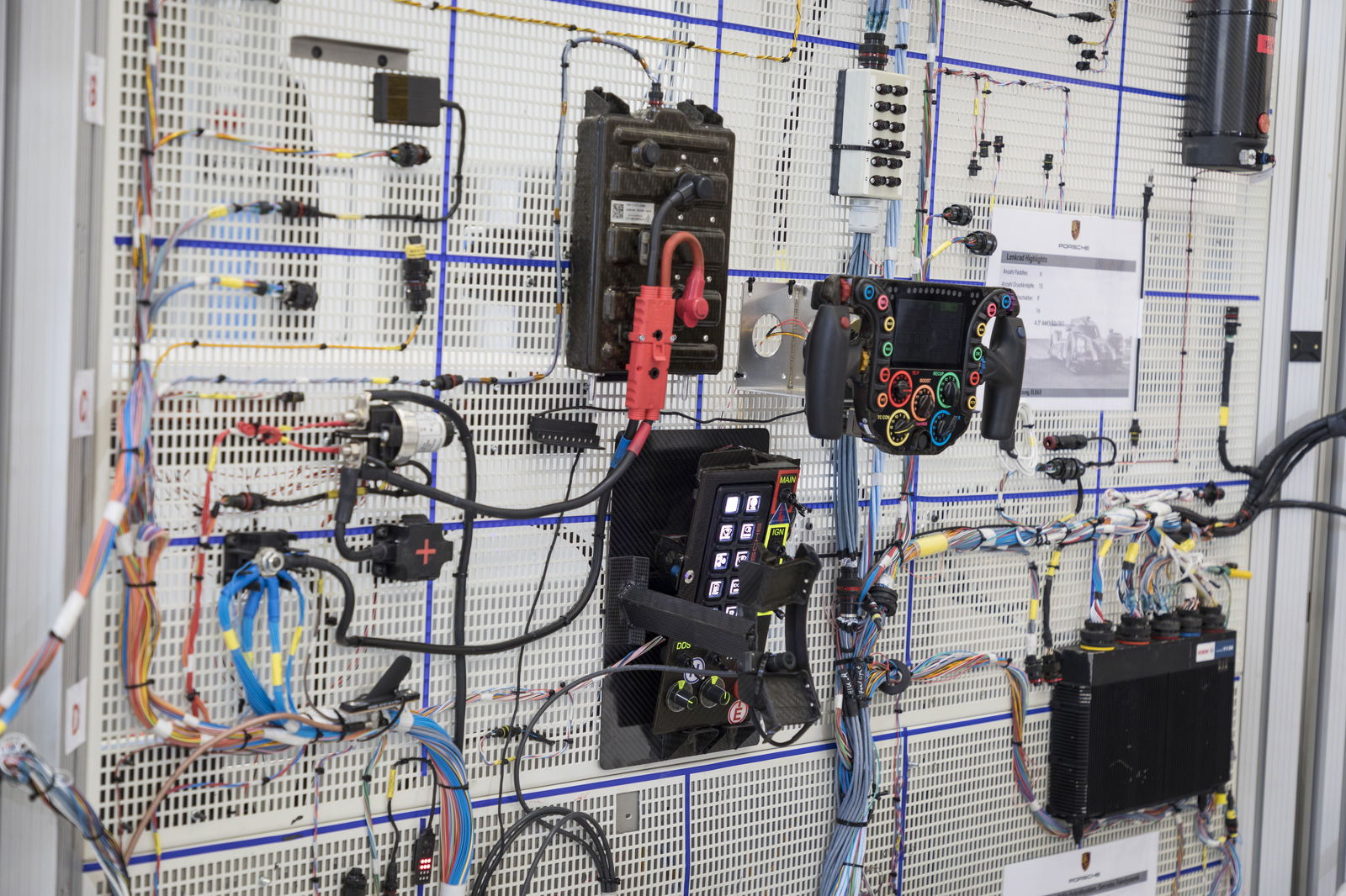 Take A Look At The Naked Details Of The Porsche 919 Hybrid LMP1 Car