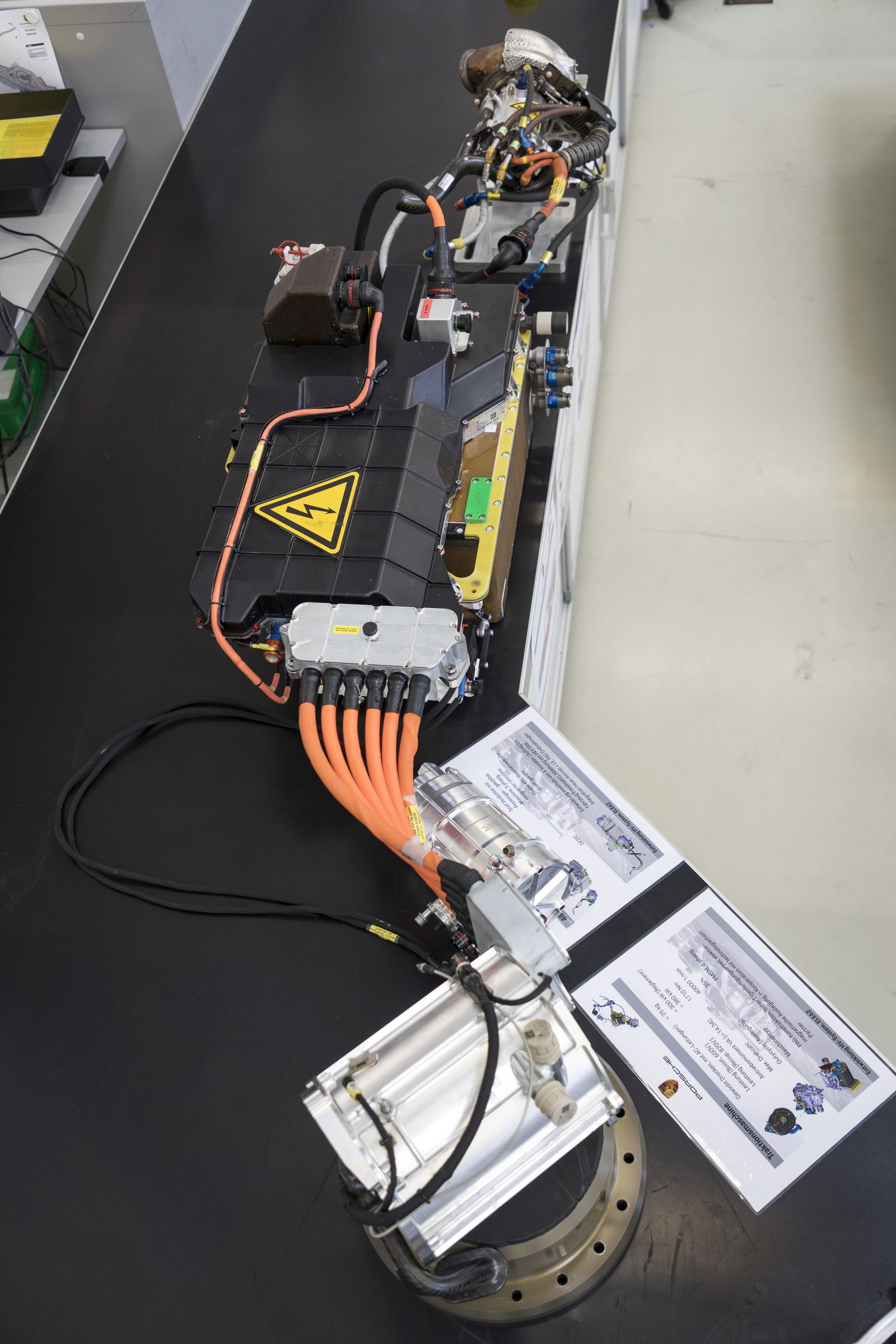 Take A Look At The Naked Details Of The Porsche 919 Hybrid LMP1 Car