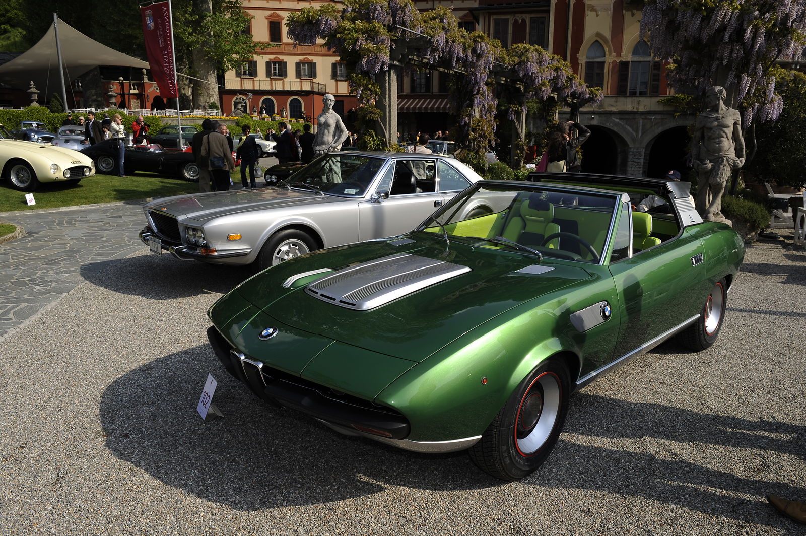 The 2800 Spicup bears a resemblance to the Alfa Romeo Montreal, another car designed by Bertone