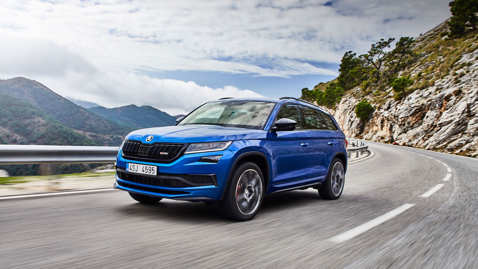 Skoda Kodiaq vRS Review: The 'Hot' SUV That's Barely Lukewarm
