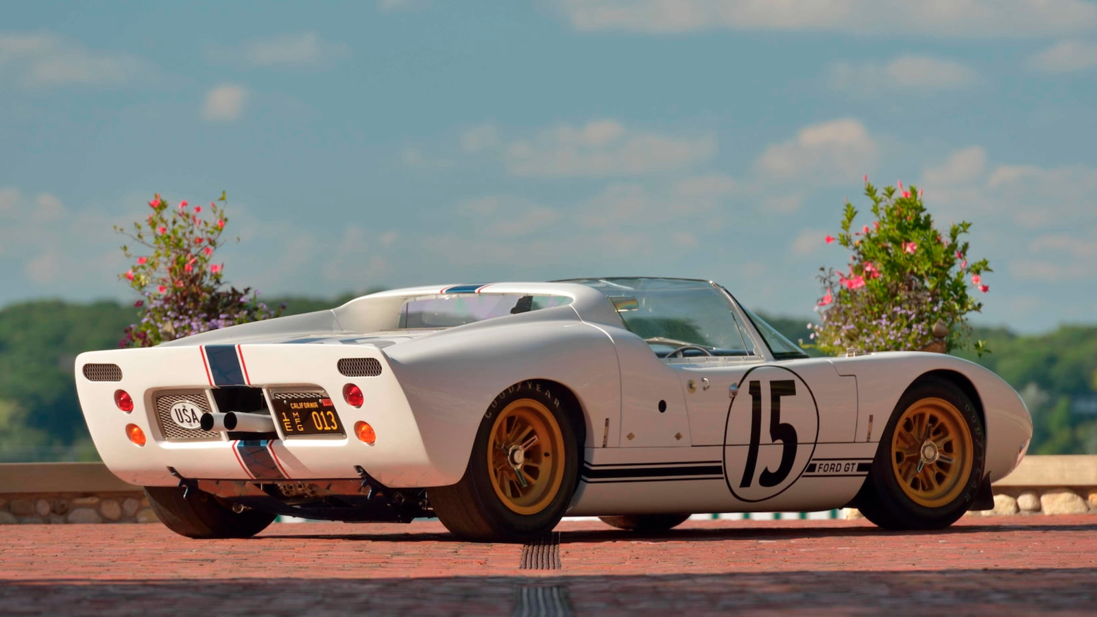 One Of Two Surviving Ford GT40 Roadsters Is Being Auctioned And We Want It