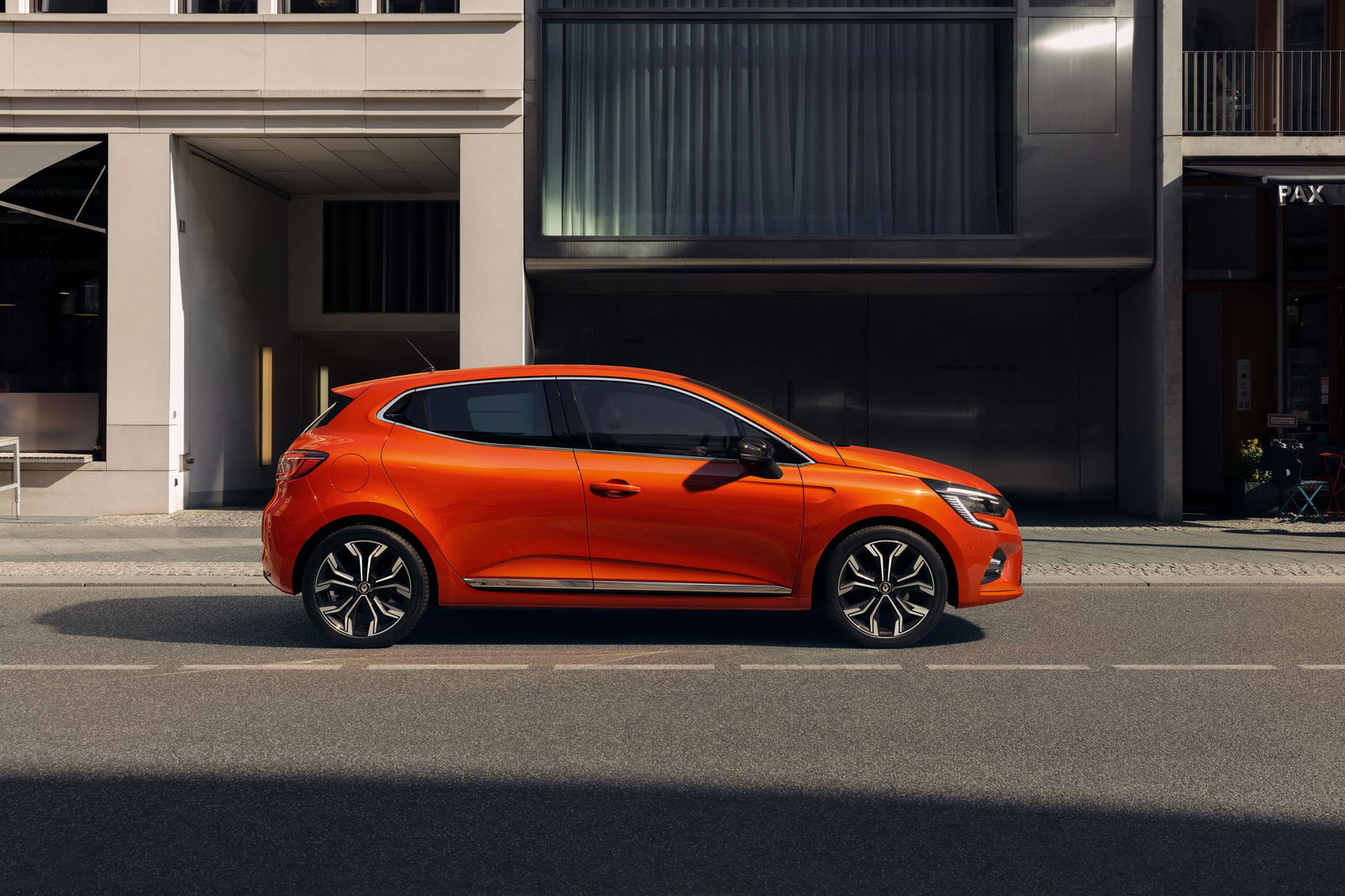 The new Valencia Orange colour is one of 10 finishes you can spec on the MkV Renault Clio