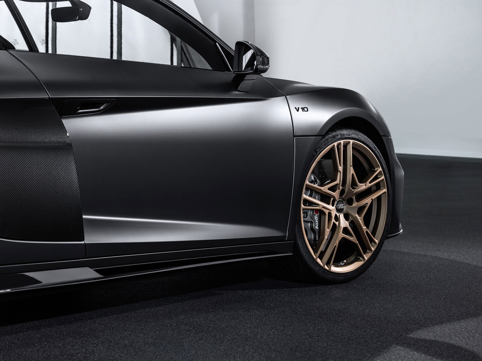 Celebrate 10 Years Of V10 Awesomeness With The Audi R8 Decennium