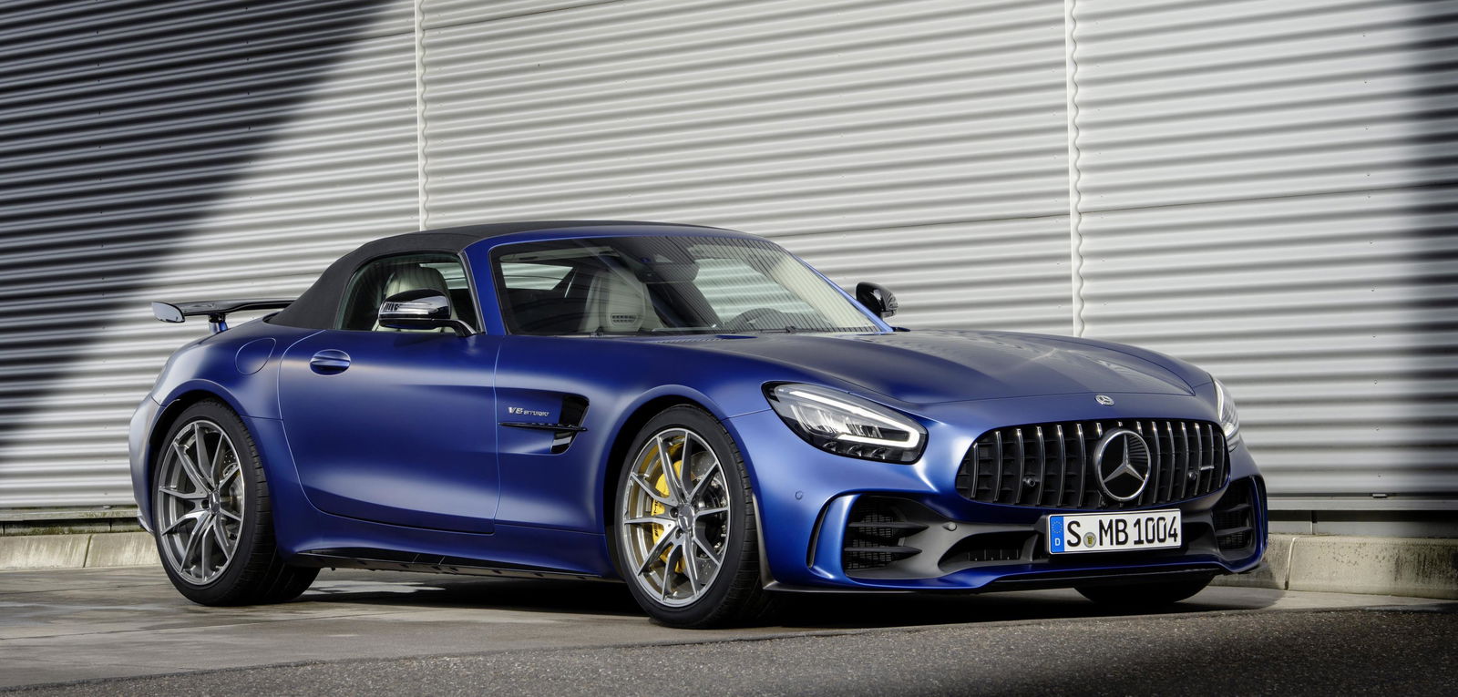 The Mercedes-AMG GT R Roadster Is A Nonsensical Track Monster We Want Badly