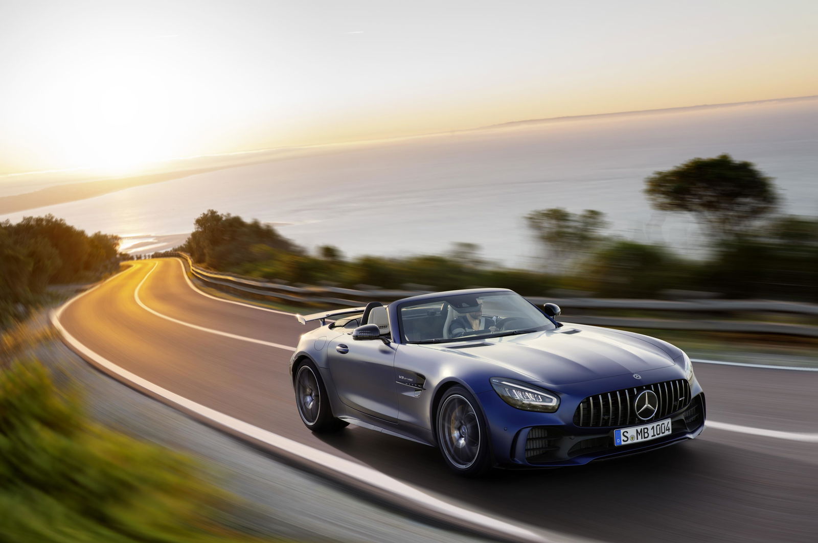 The Mercedes-AMG GT R Roadster Is A Nonsensical Track Monster We Want Badly