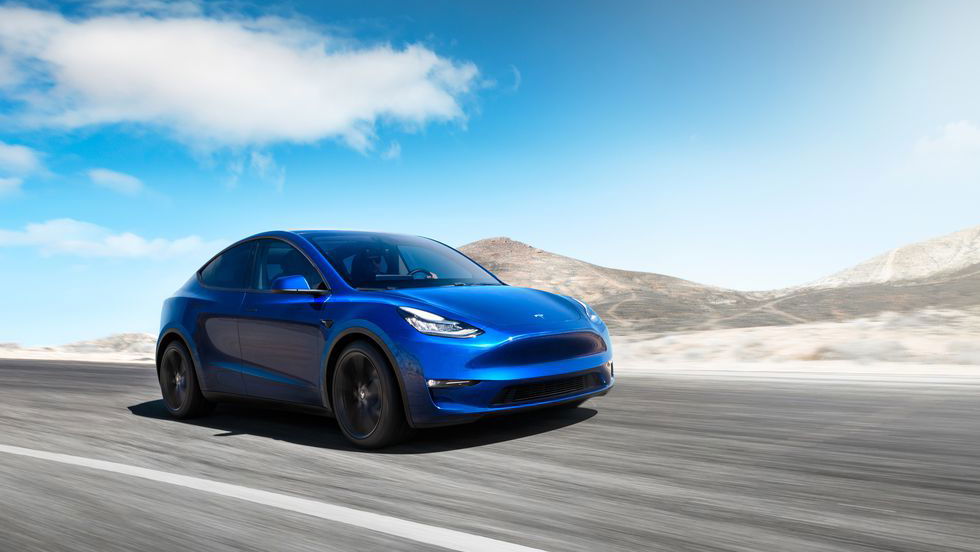 Tesla Model S Roof Filmed Making A Bid For Freedom