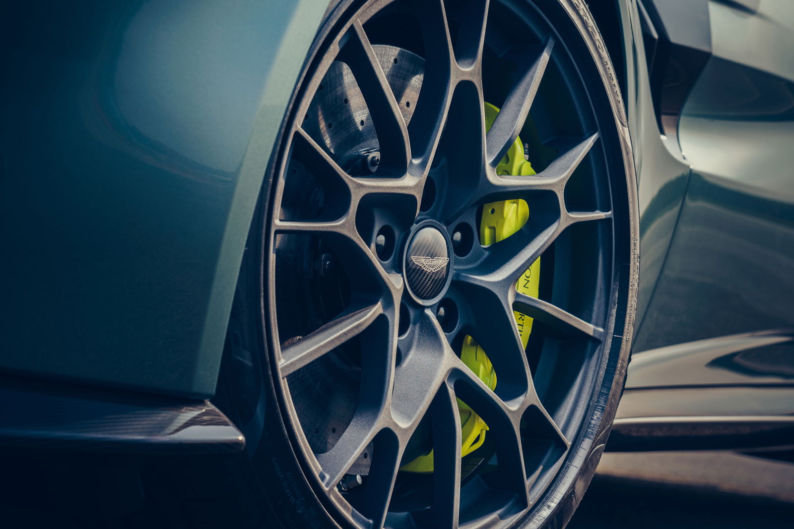 The Manual 'Box Aston Martin Vantage AMR Is Nearly 100kg Lighter