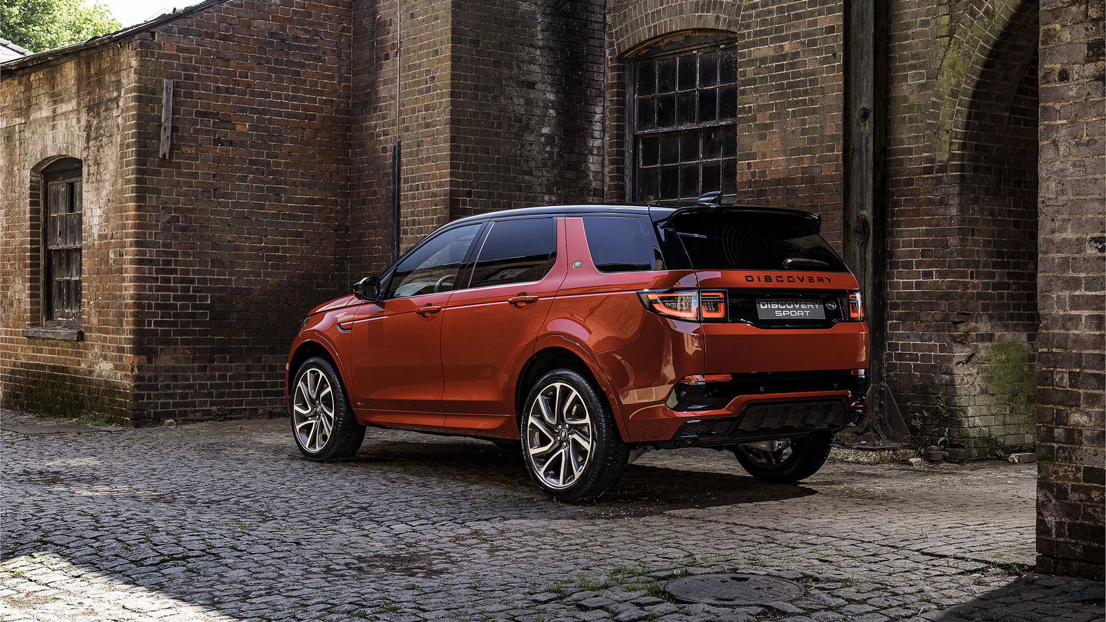 The Land Rover Discovery Sport Has A New Face And Fresh Tech