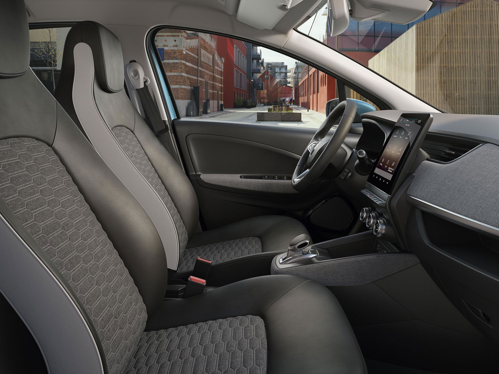 The New-Ish Renault Zoe Has A 242-Mile Range