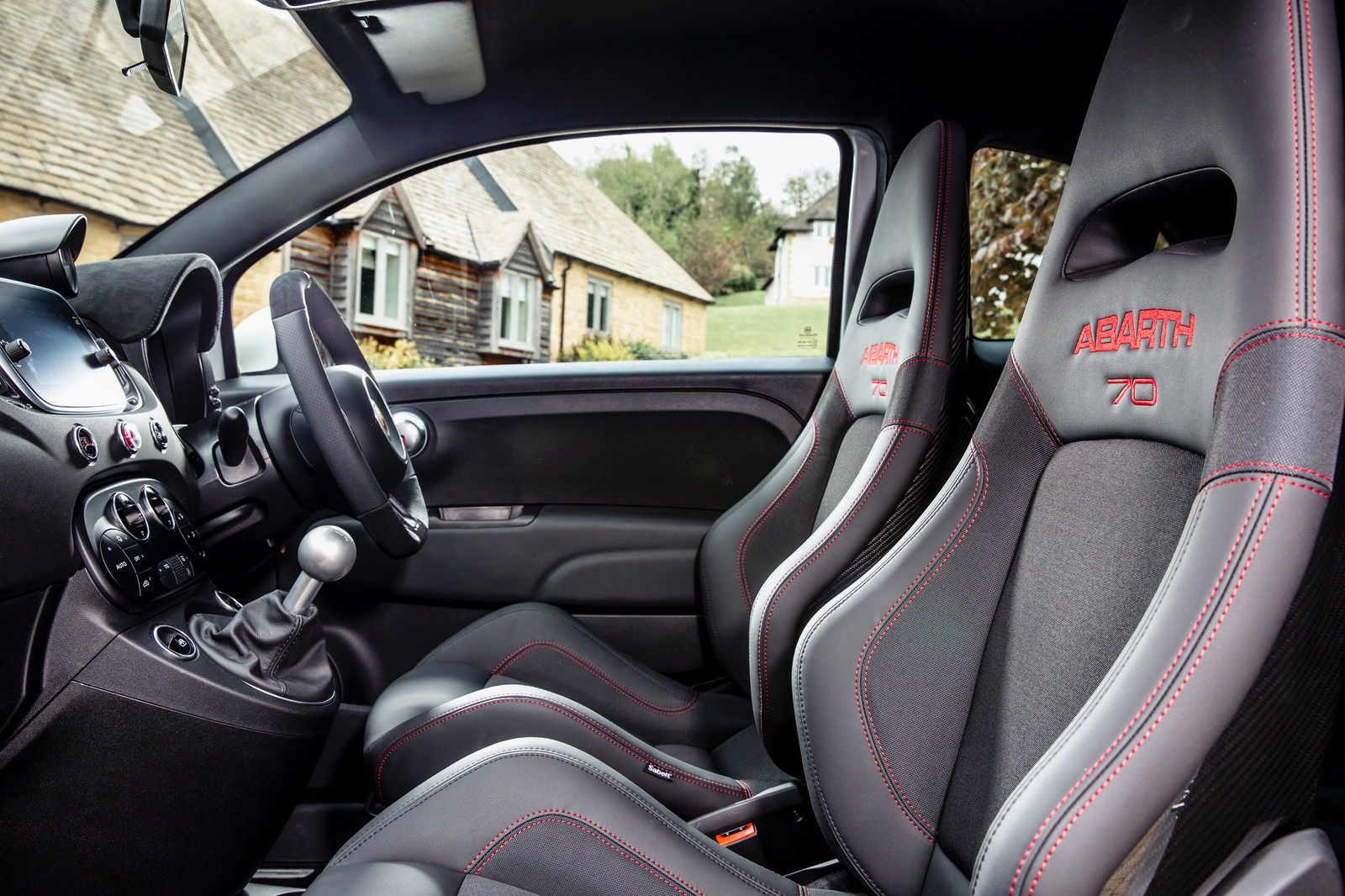 Abarth 595 Essesse Review: A Weirdly Alluring Ergonomic Disaster