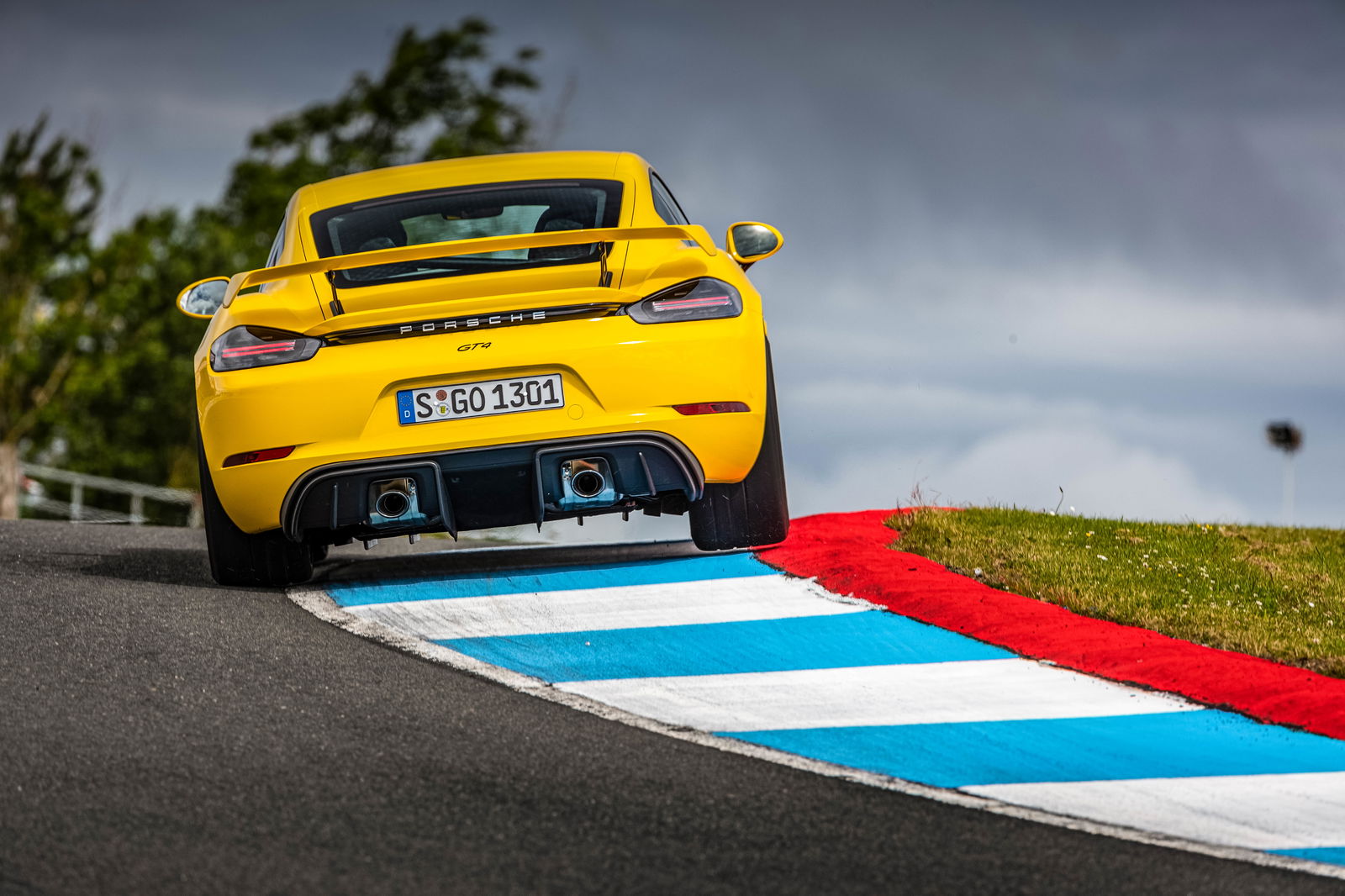 30 Car Photos For Wallpaper Awesomeness