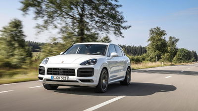 671bhp Porsche Cayenne Turbo S E-Hybrid Wades Into The SUV Power Battle
