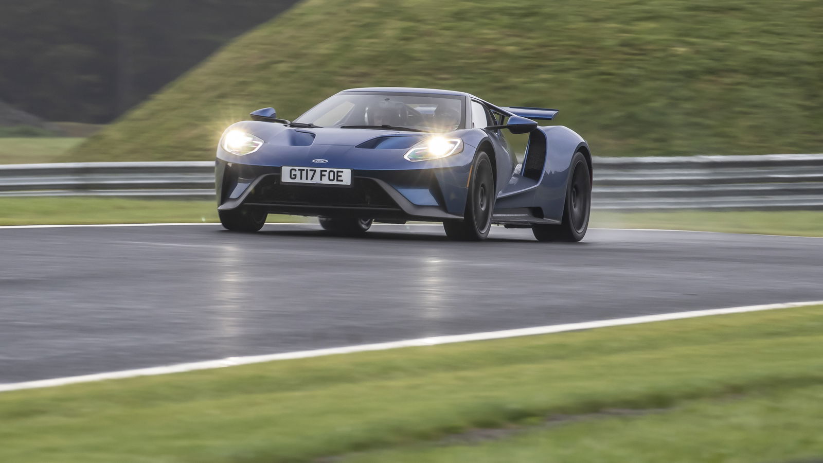 The Ford GT Is Like A Reincarnated Mercedes CLK GTR, And That Shows In The Way It Drives