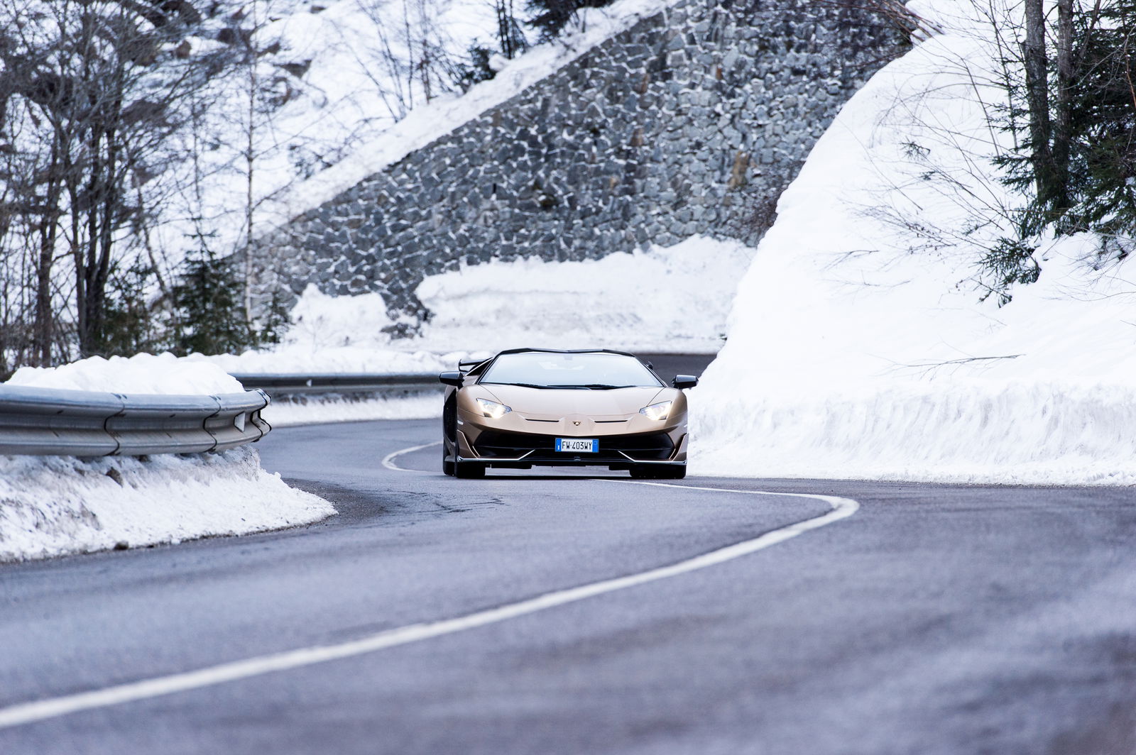 Lamborghini Aventador SVJ Vs Winter