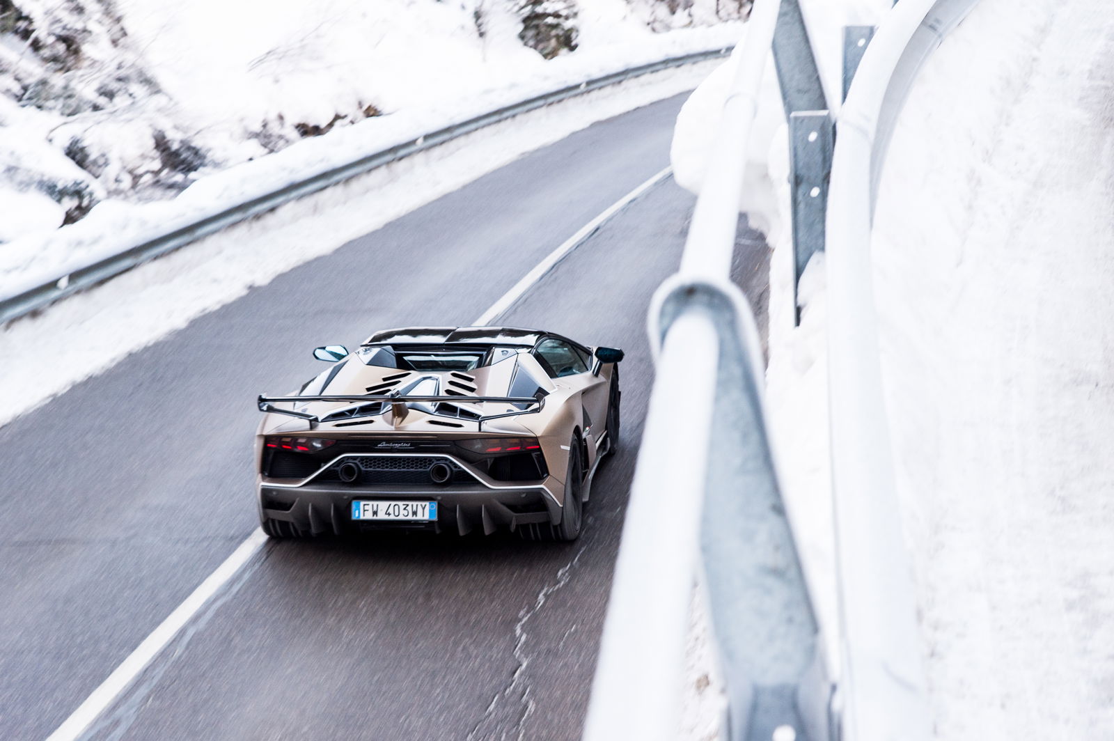 Lamborghini Aventador SVJ Vs Winter