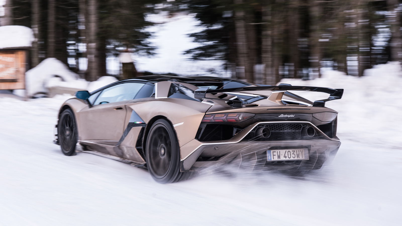 Lamborghini Aventador SVJ Vs Winter