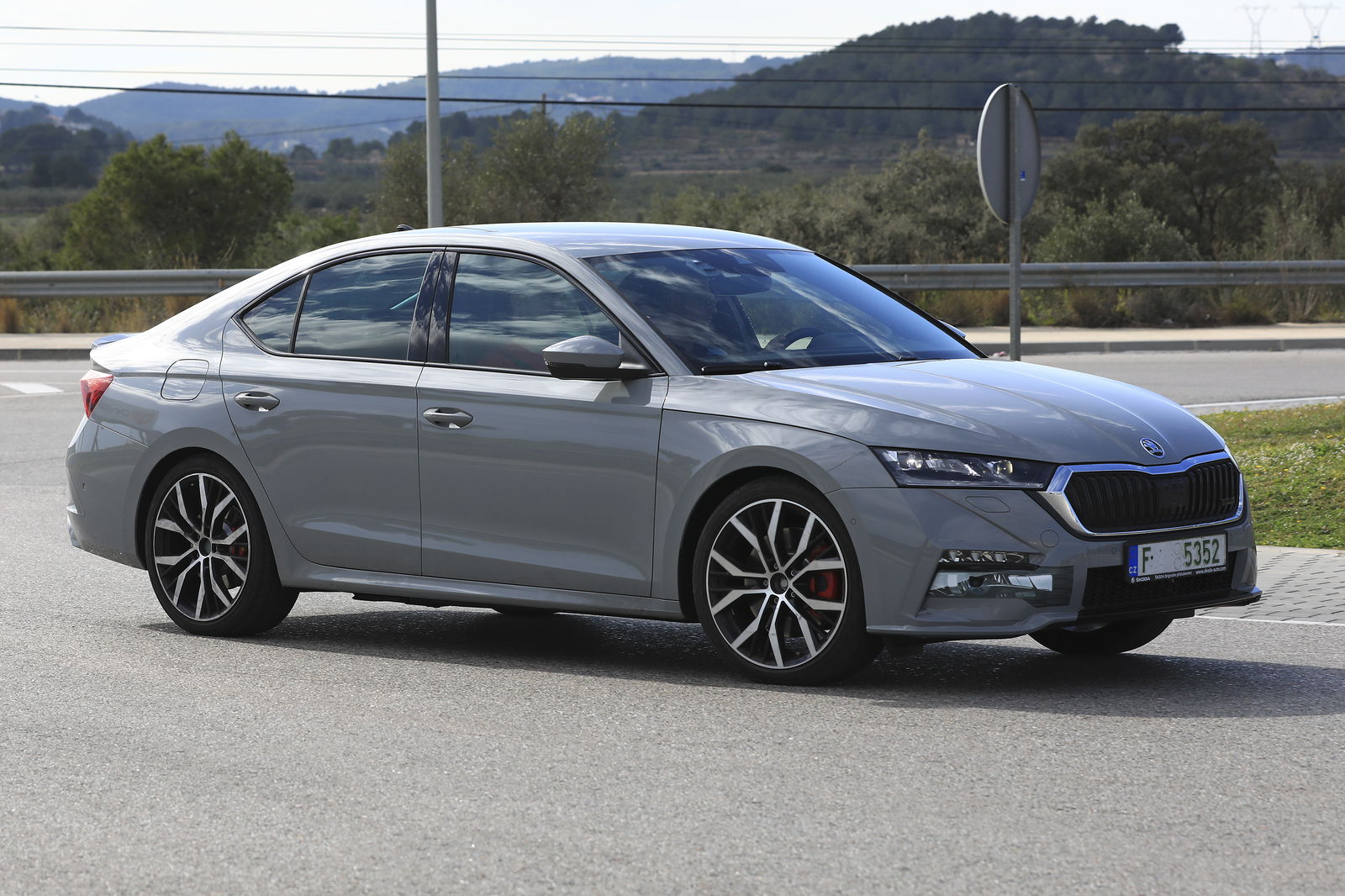 Undisguised Skoda Octavia vRS Prototype Gives Us An Early Preview