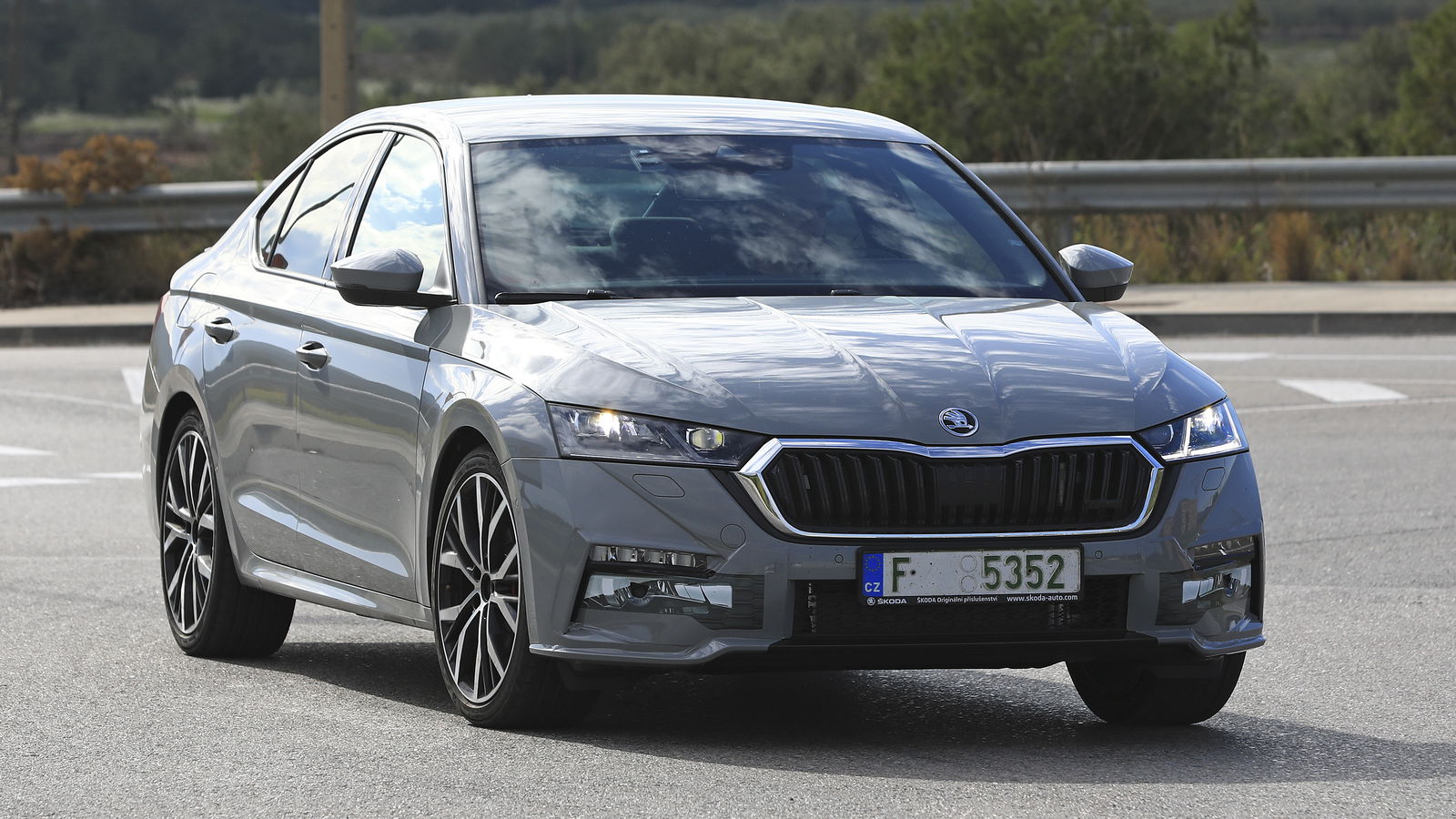 Undisguised Skoda Octavia vRS Prototype Gives Us An Early Preview