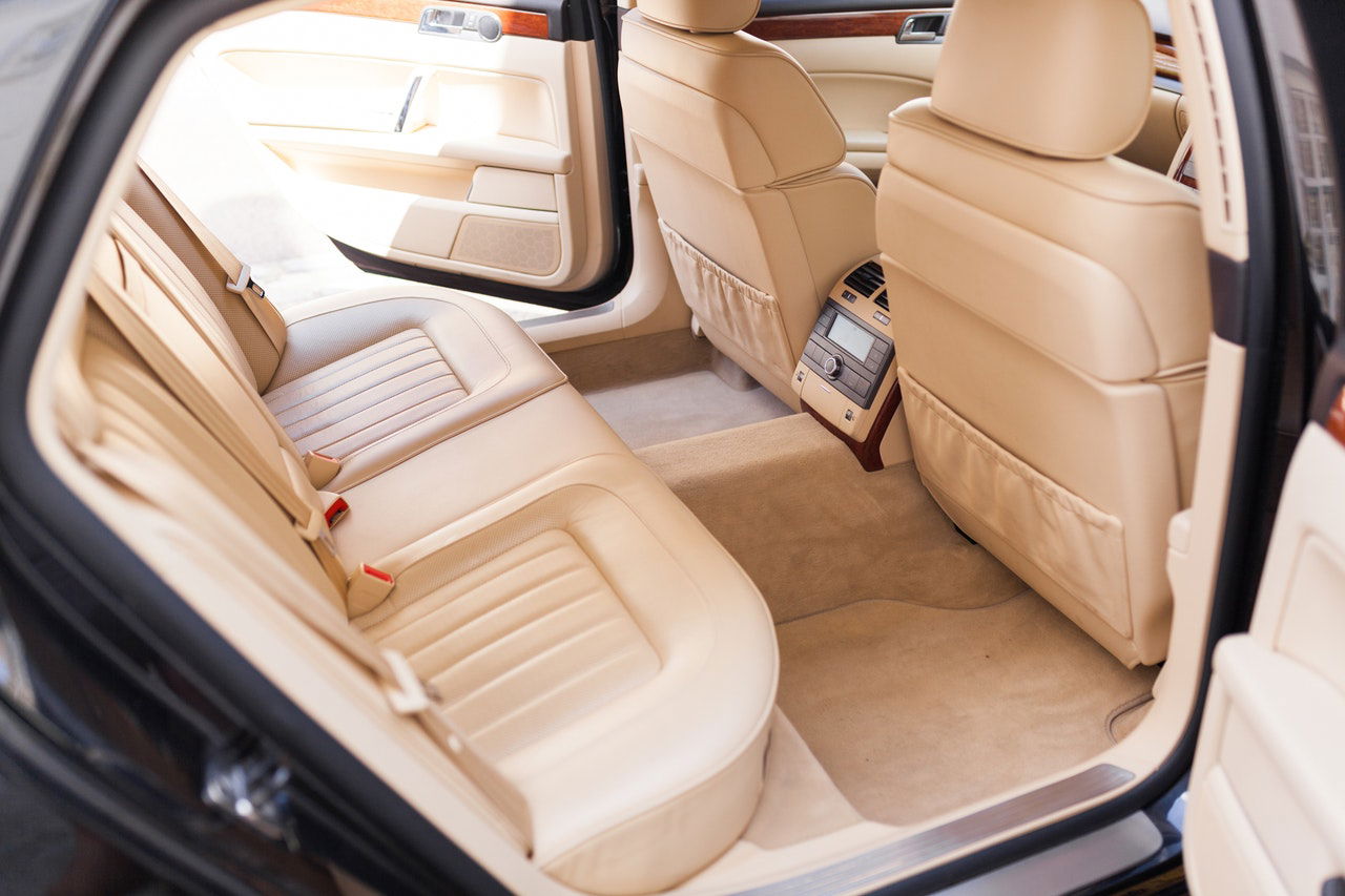 This Stupidly Rare W12 Phaeton LWB Is Peak Volkswagen